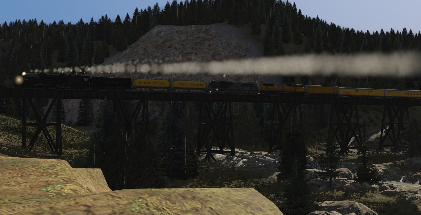 Chasing trains along the Shasta Route - Early September 2005