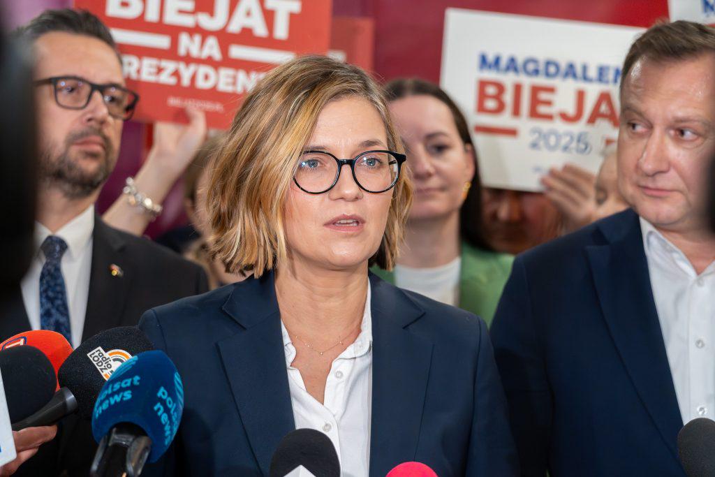 Polish Presidential Candidates Debate EU-Wide Restrictions on X