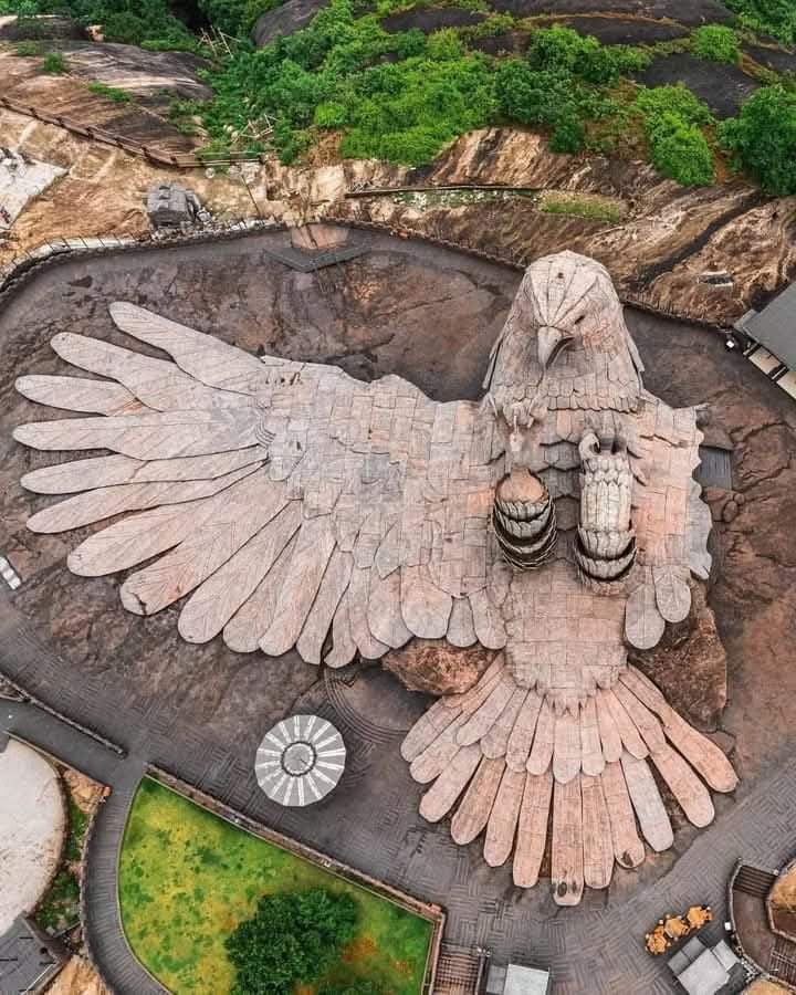 Behold the Majestic Giant Bird Sculpture: The Largest in the World