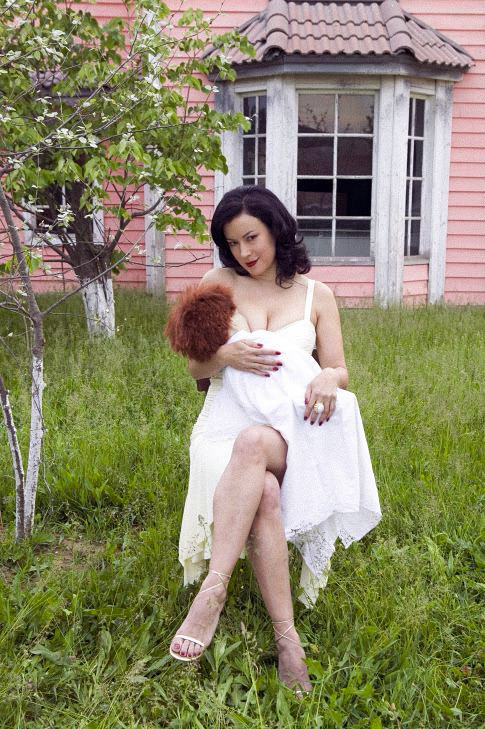 Jennifer Tilly Shines in Promotional Shots for Seed of Chucky (2004)