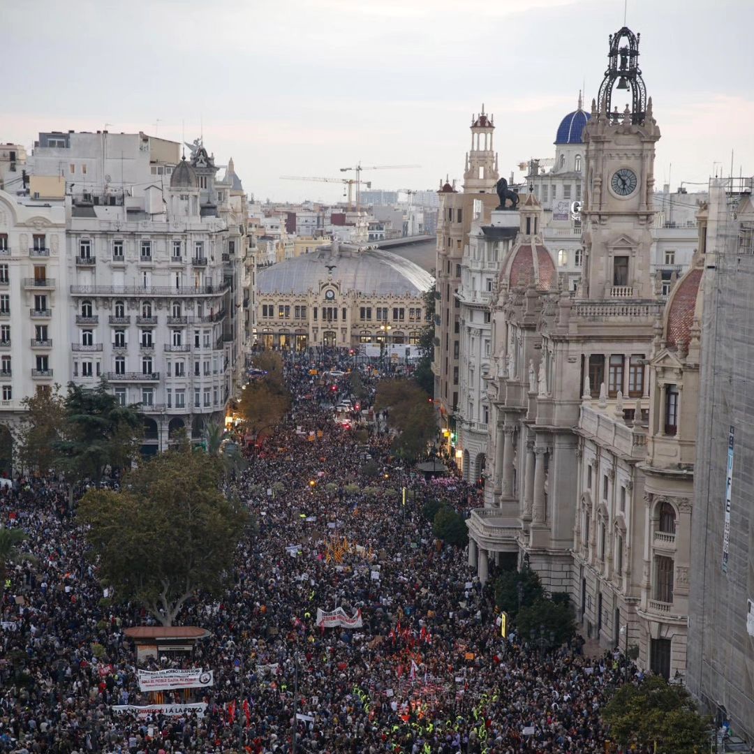 Over 130,000 People Rally in Valencia Demanding Resignation of Carlos Mazón Amid Flood Crisis