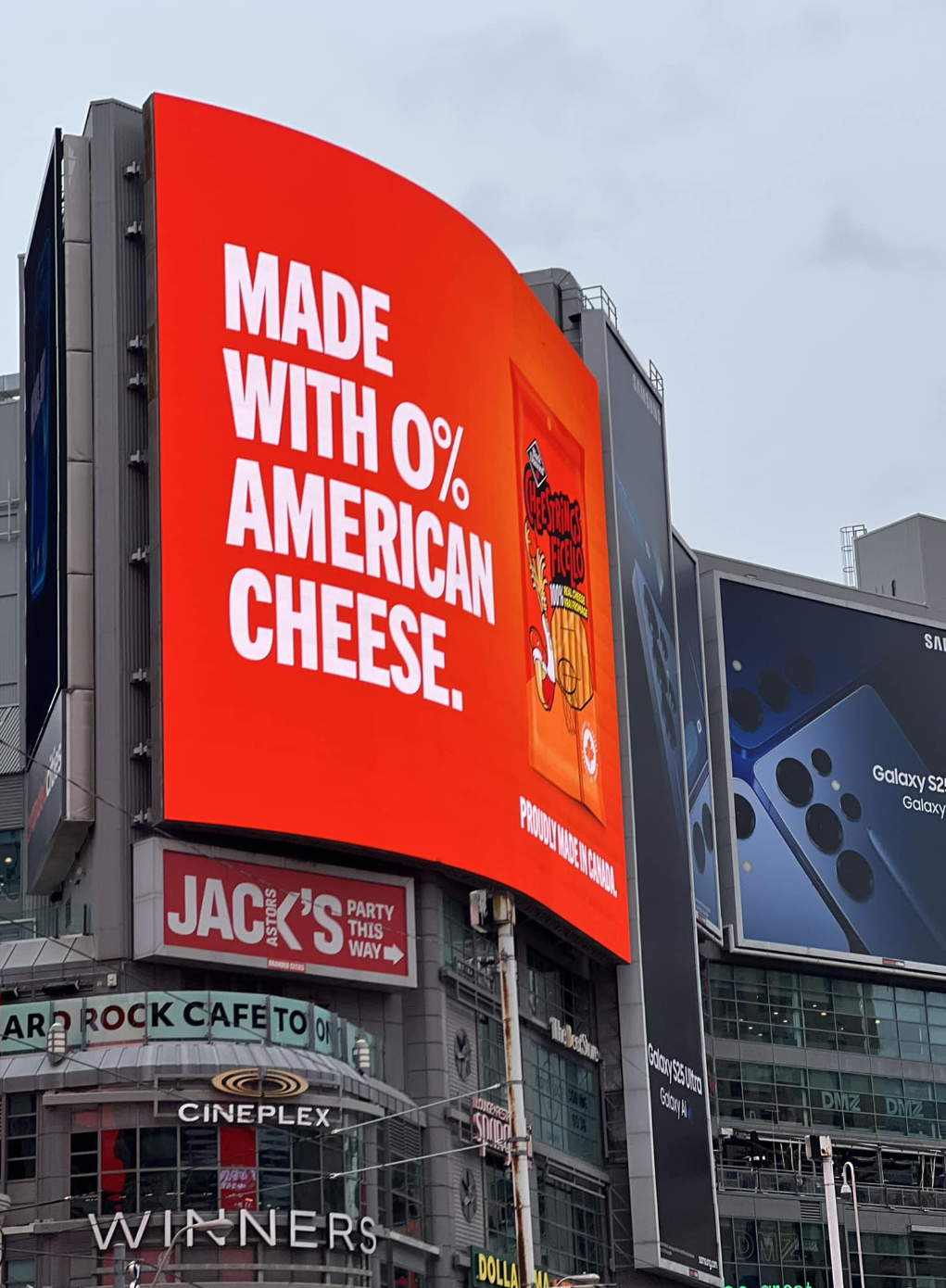 Canadians unite: A boycott of US products is underway!