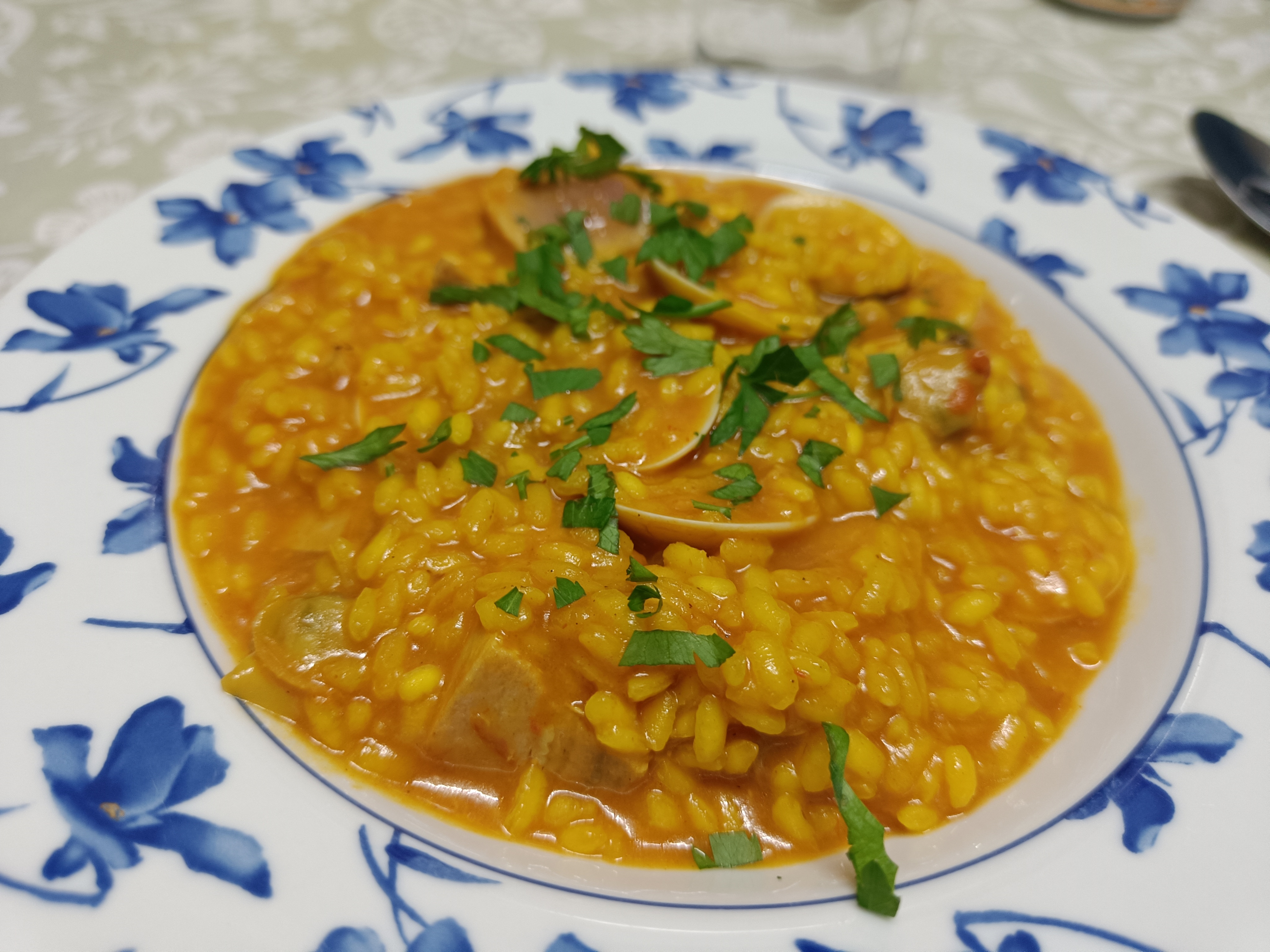 Delicious arroz con atún and clams