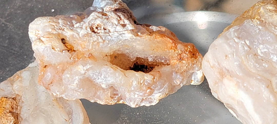 The Allure of Quartz: Nature's Crystal Beauty