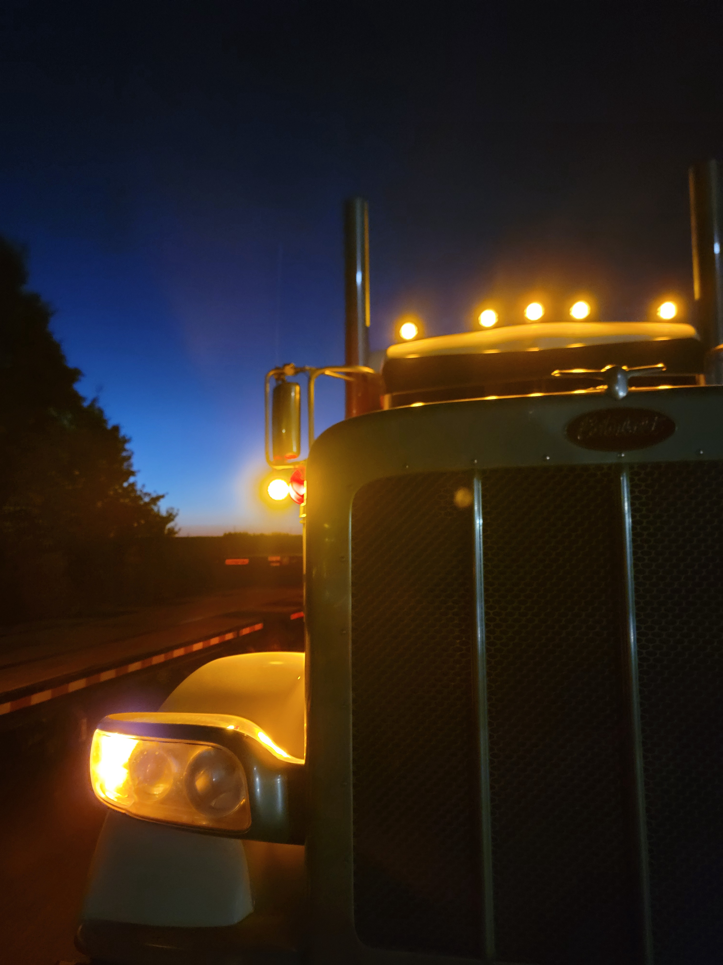 Life on the Road: A Trucker's Daily Journey (Oct 18, 2024)