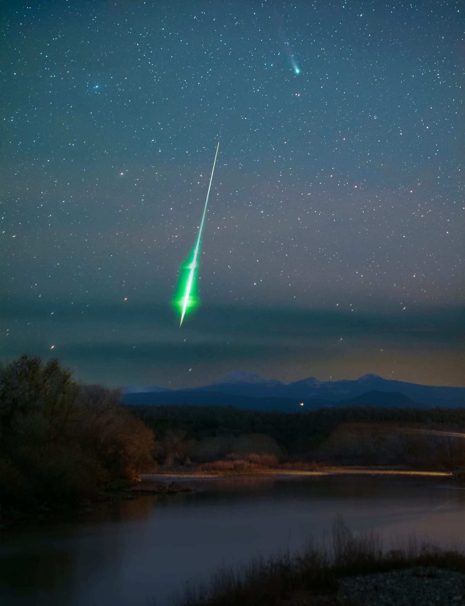 The Spectacular Comet: A Celestial Wonder