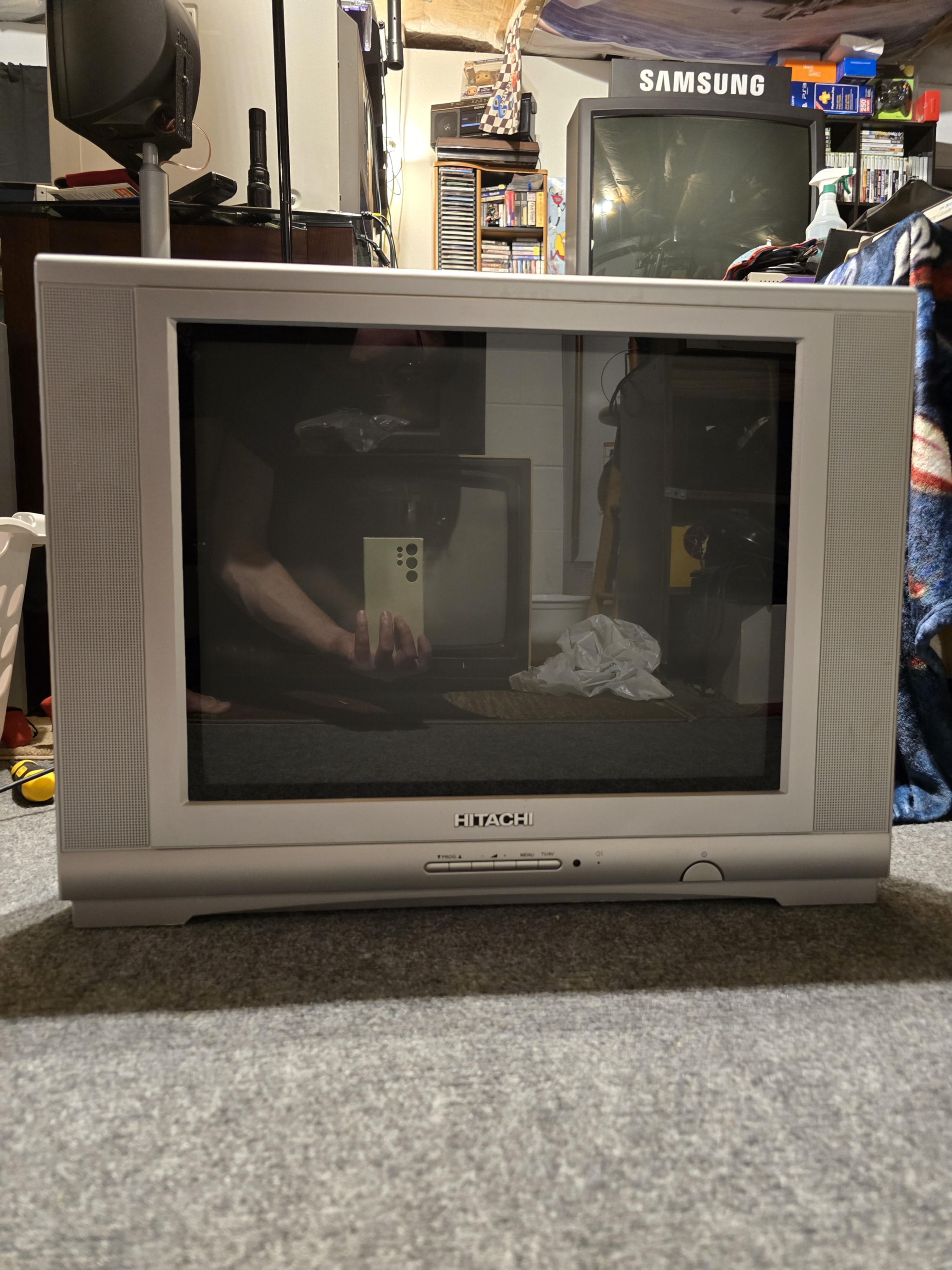 Vintage Hitachi 20" CRT TV: A Blast from April '05