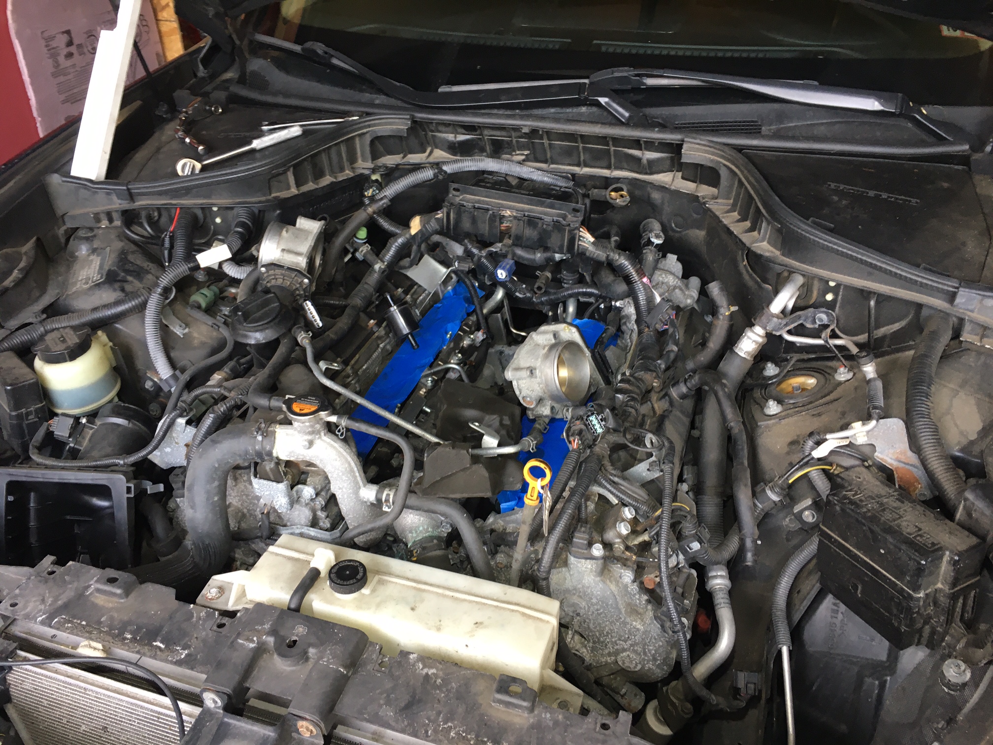 Unveiling the Infiniti M56x VK56VD Engine Without Its Intake Manifold