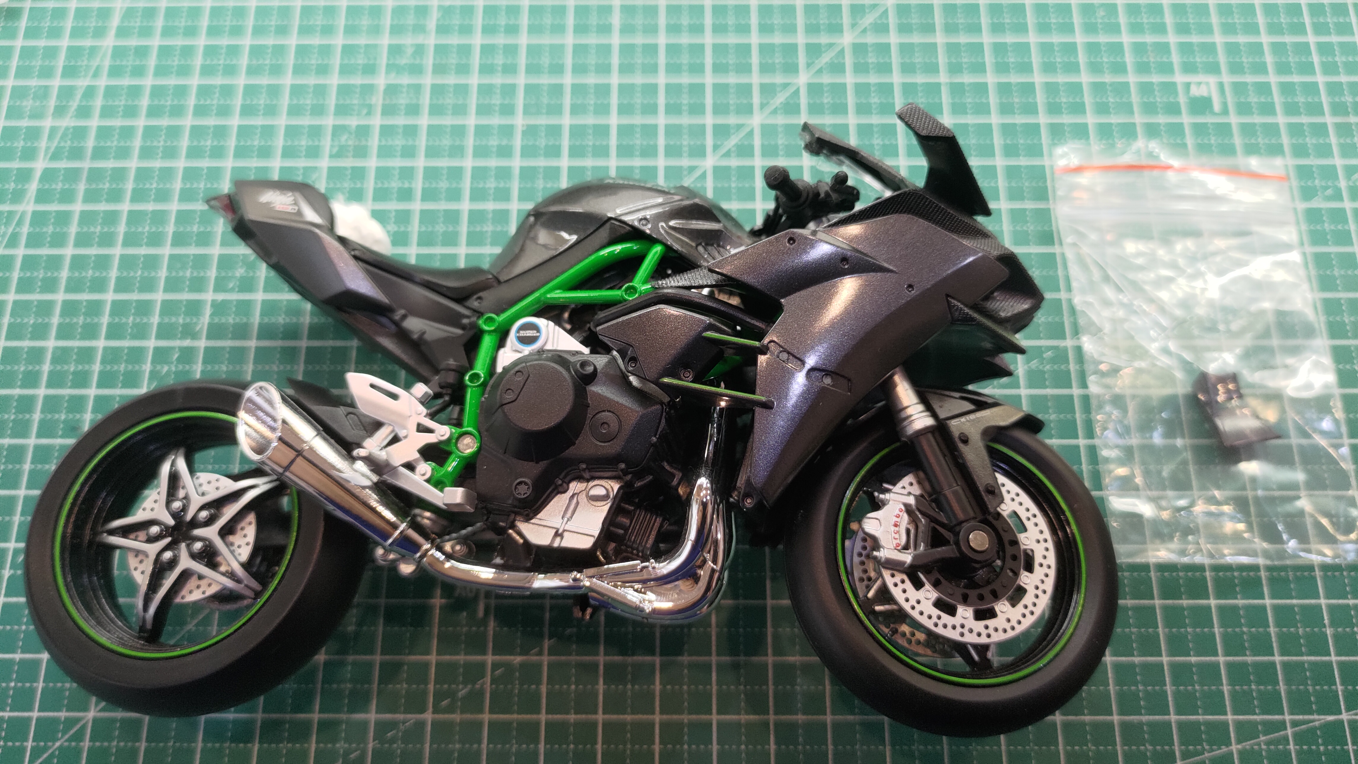 Check out this beautifully restored Aoshima 1/12 Scale Diecast Motorcycle: Kawasaki Ninja H2R