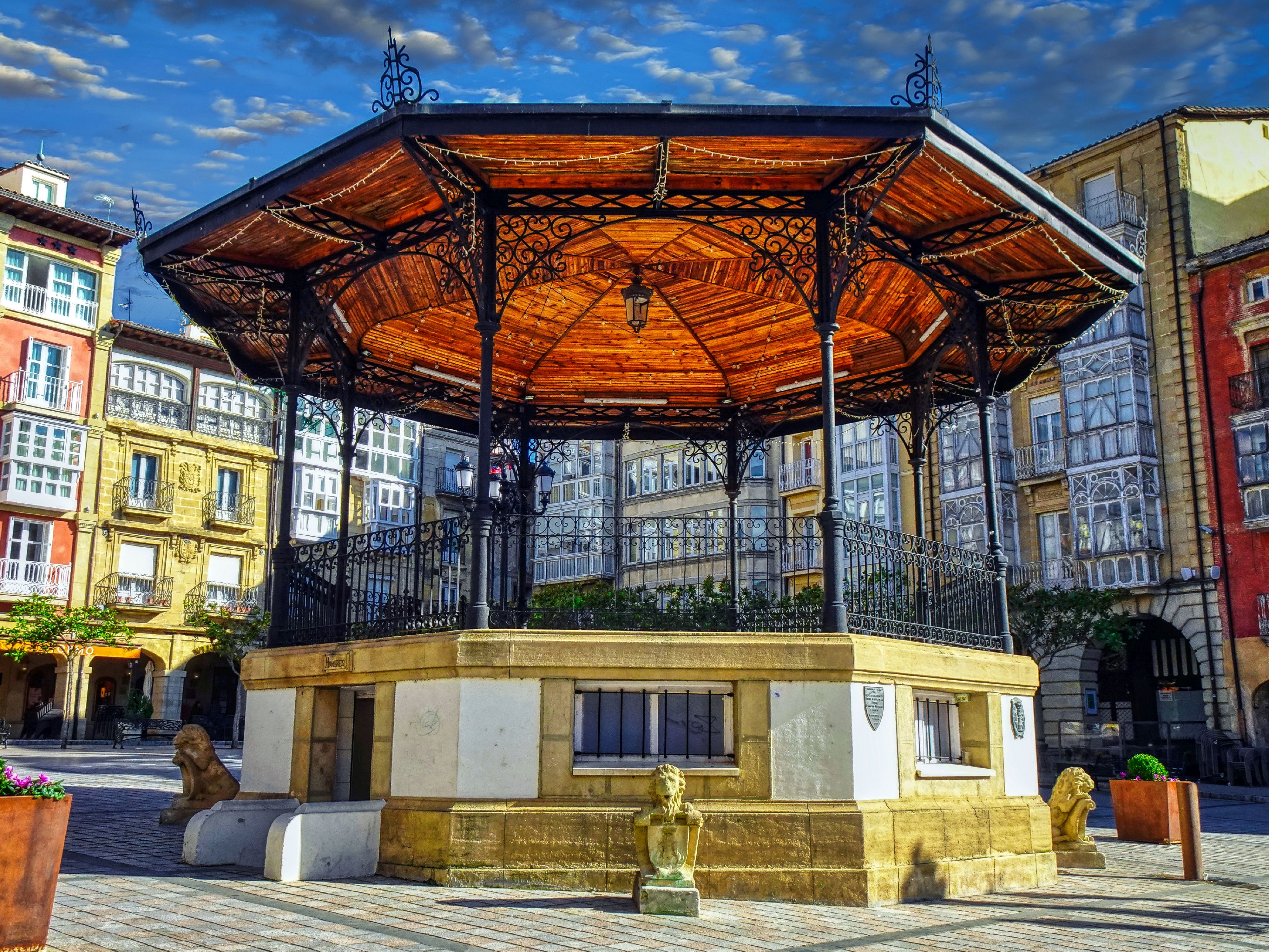 Exploring Haro - Plaza de la Paz in La Rioja