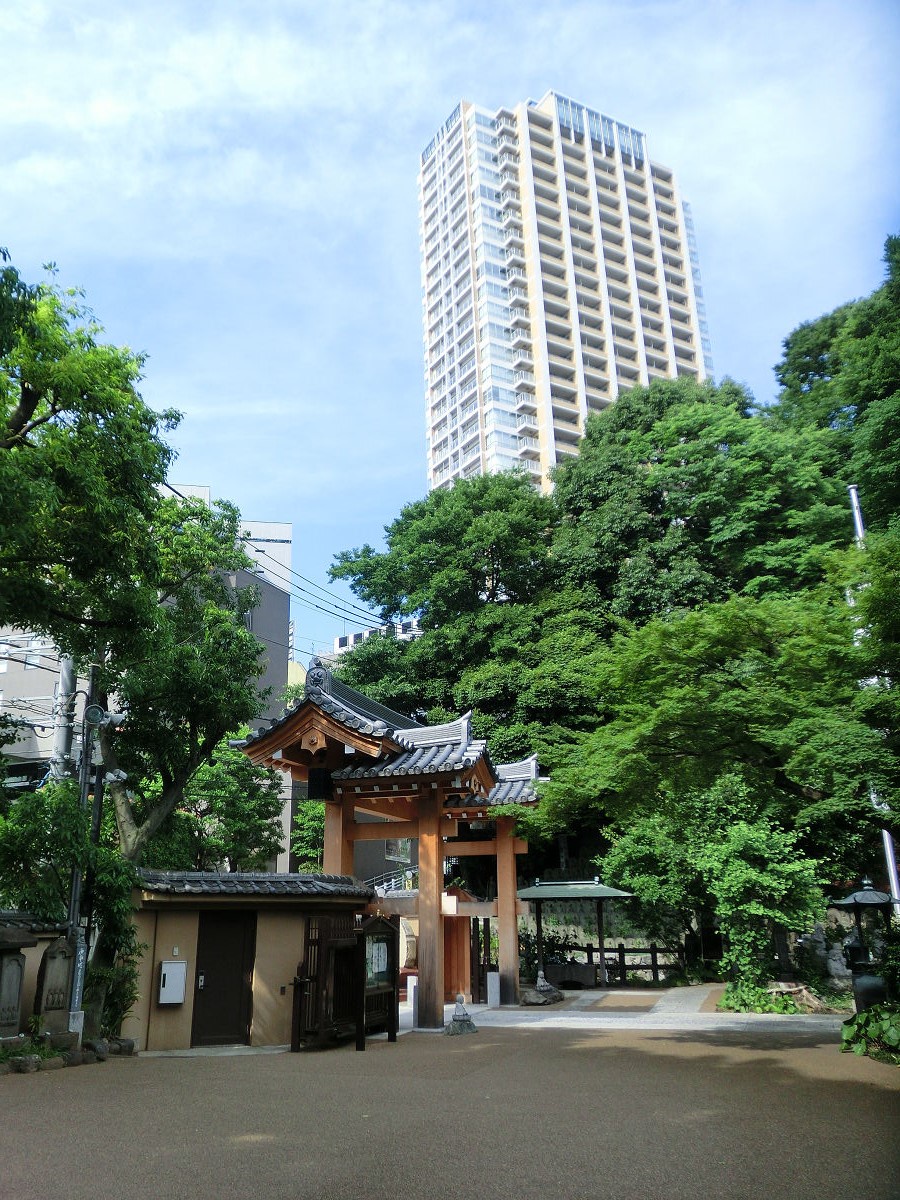 A snapshot from May 2015 in Meguro, Tokyo