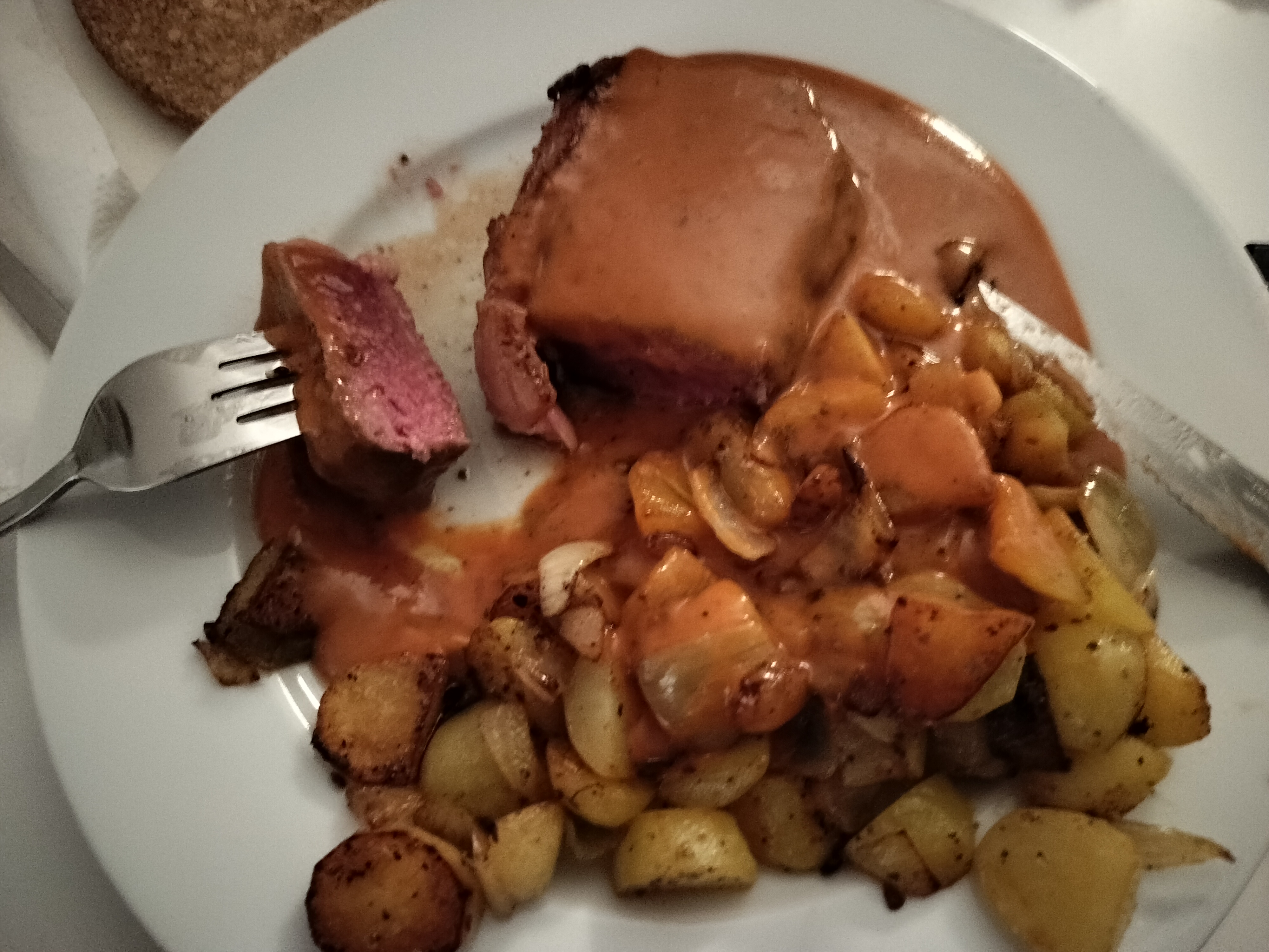 Delicious Striploin Steak with Fried Potatoes and Whiskey Sauce