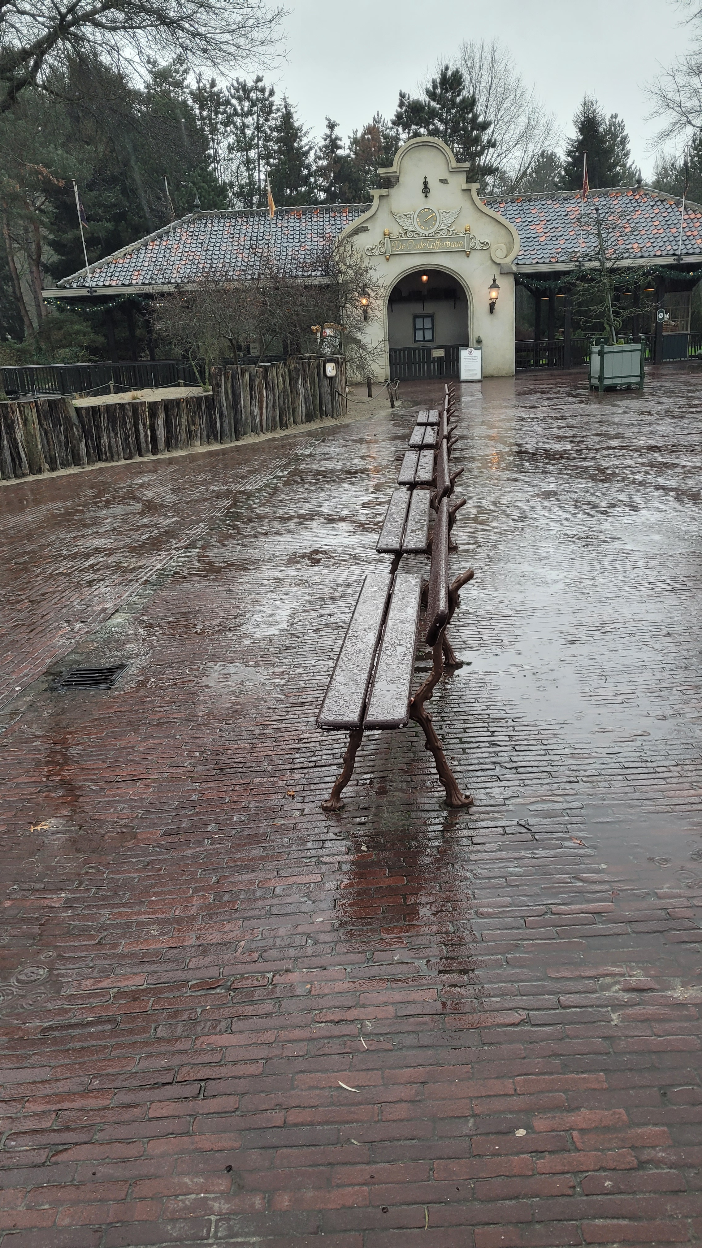 Exploring Efteling: A Rainy Day Adventure in the Thrilling Ruigrijk Area