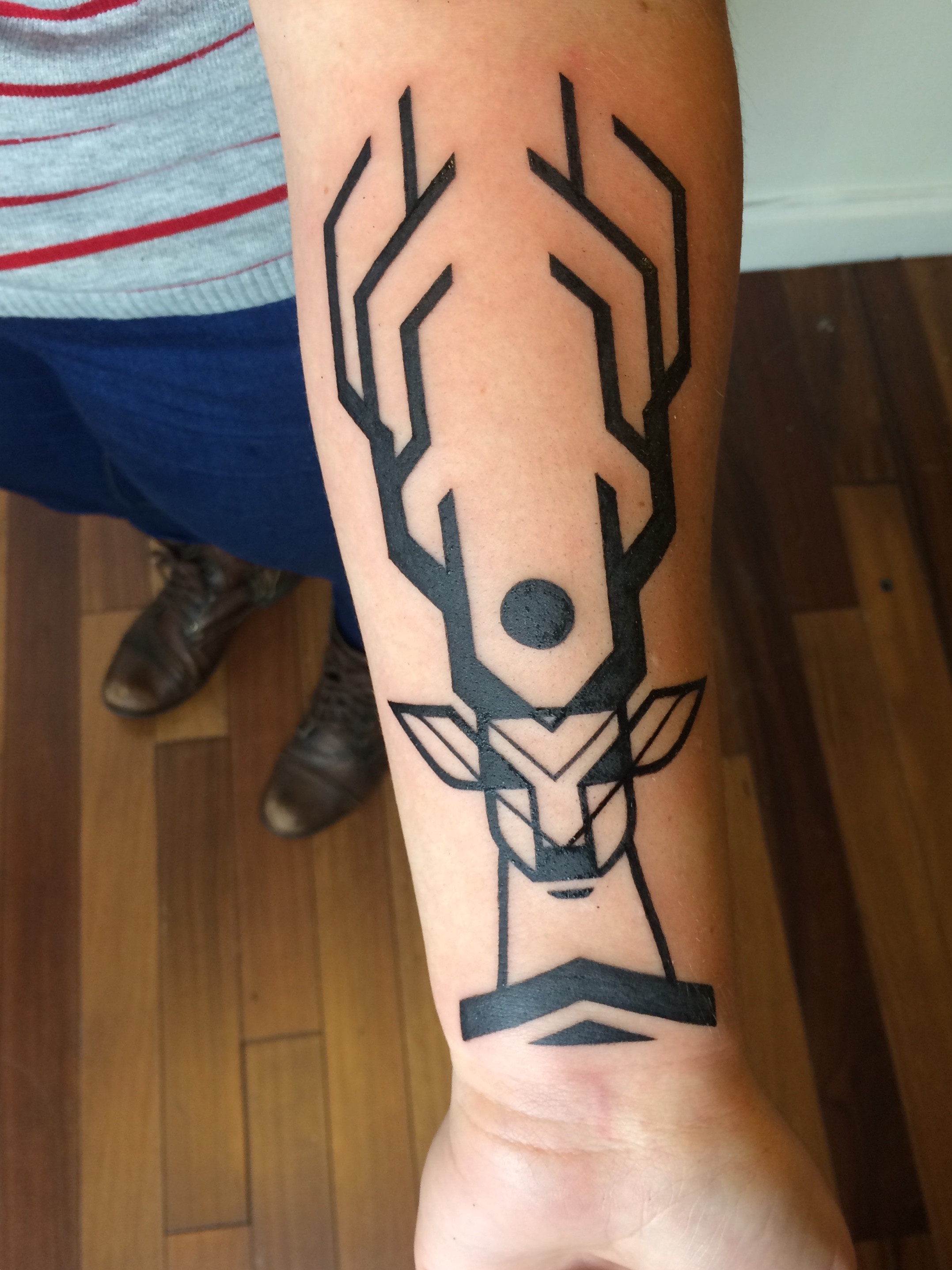 Check out this stunning minimalist tattoo by Ben Volt at Scholar Tattoo in San Francisco