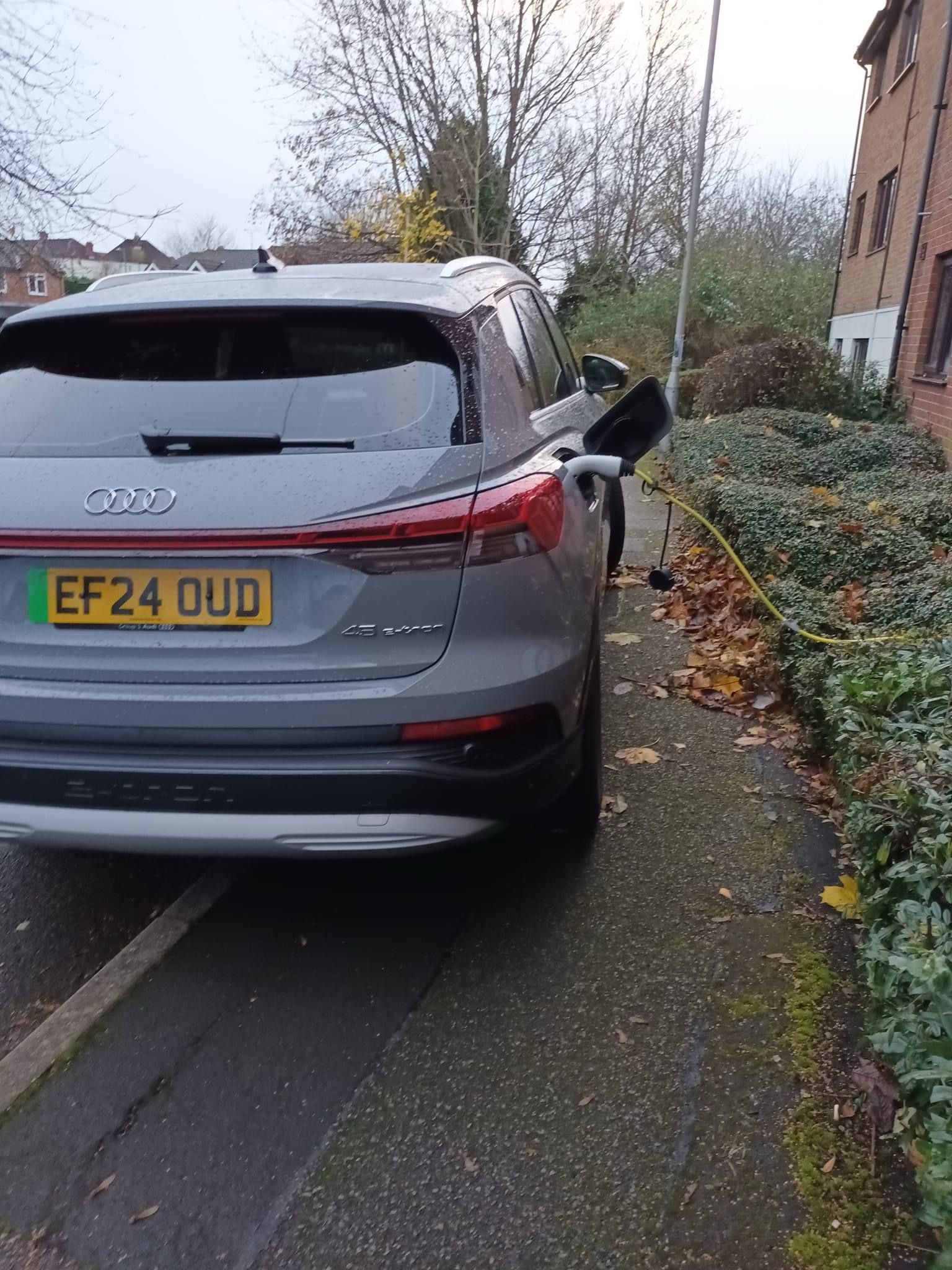 Living in a UK Flat with an Electric Car: A Nighttime Charging Dilemma