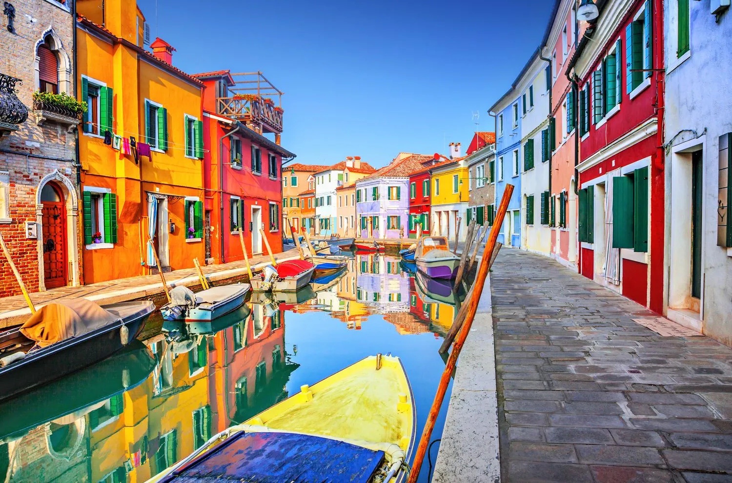Exploring the Colorful Burano Island in Italy