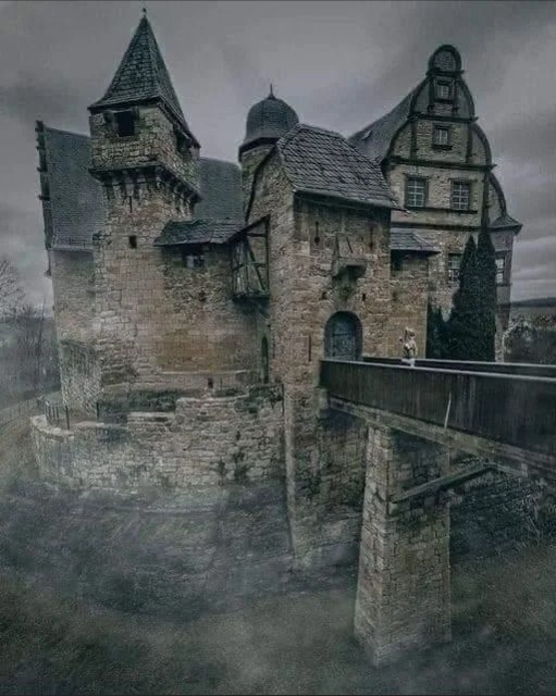 Exploring the Historic Oberschloss Kranichfeld in Germany