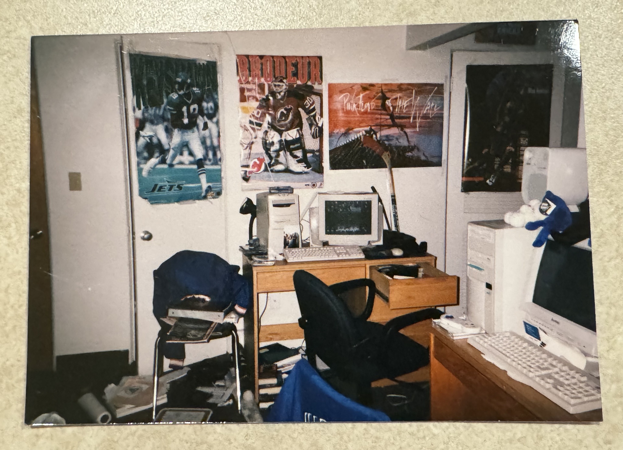 Step into the 90s: My brother's nostalgic dorm room vibes