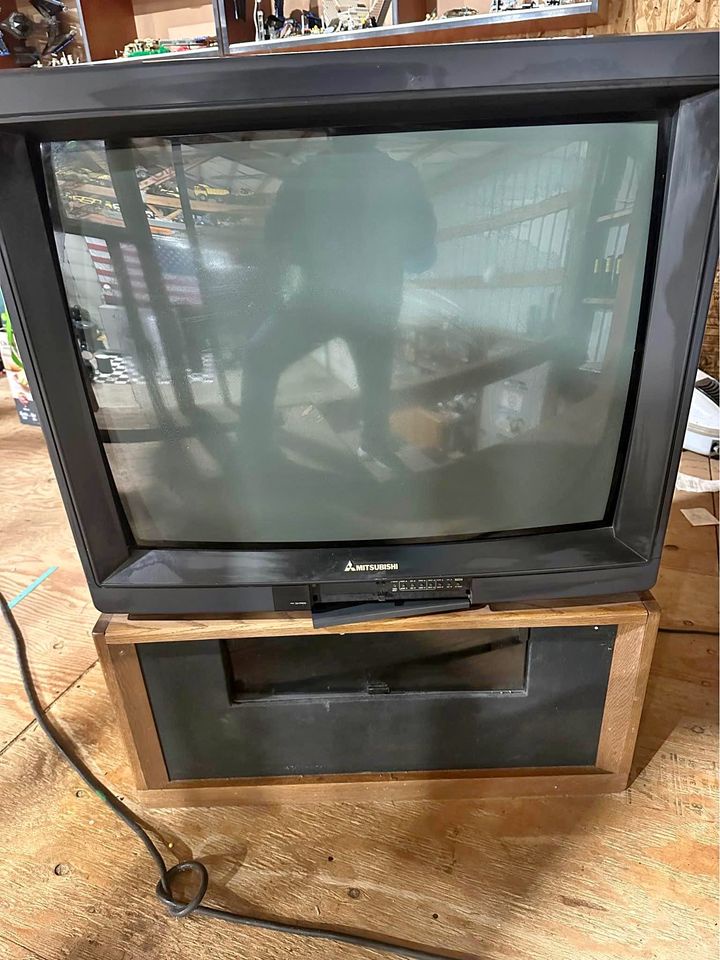 Throwback Tech: The Classic Mitsubishi 31" CRT TV from 1990