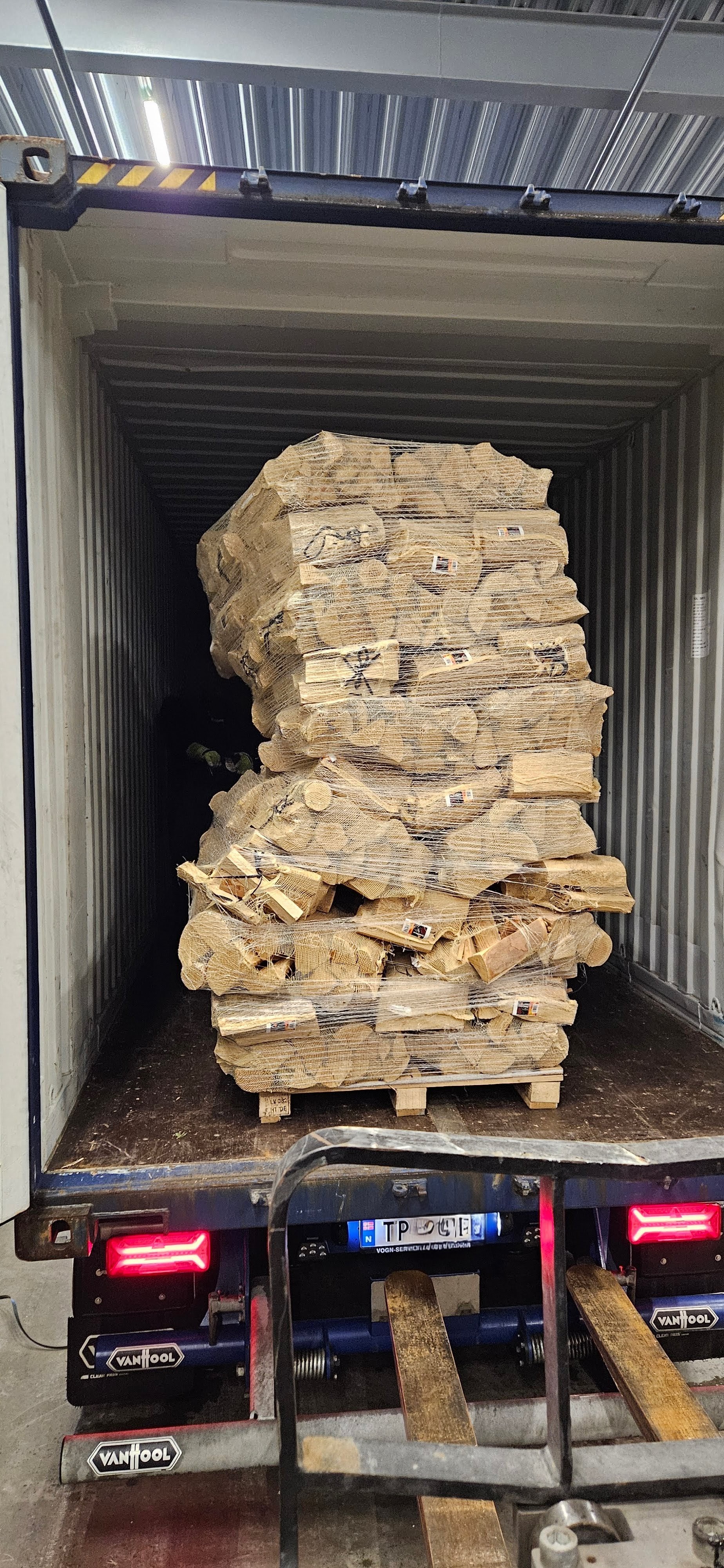 Behold, a Neutral Birchwood Post