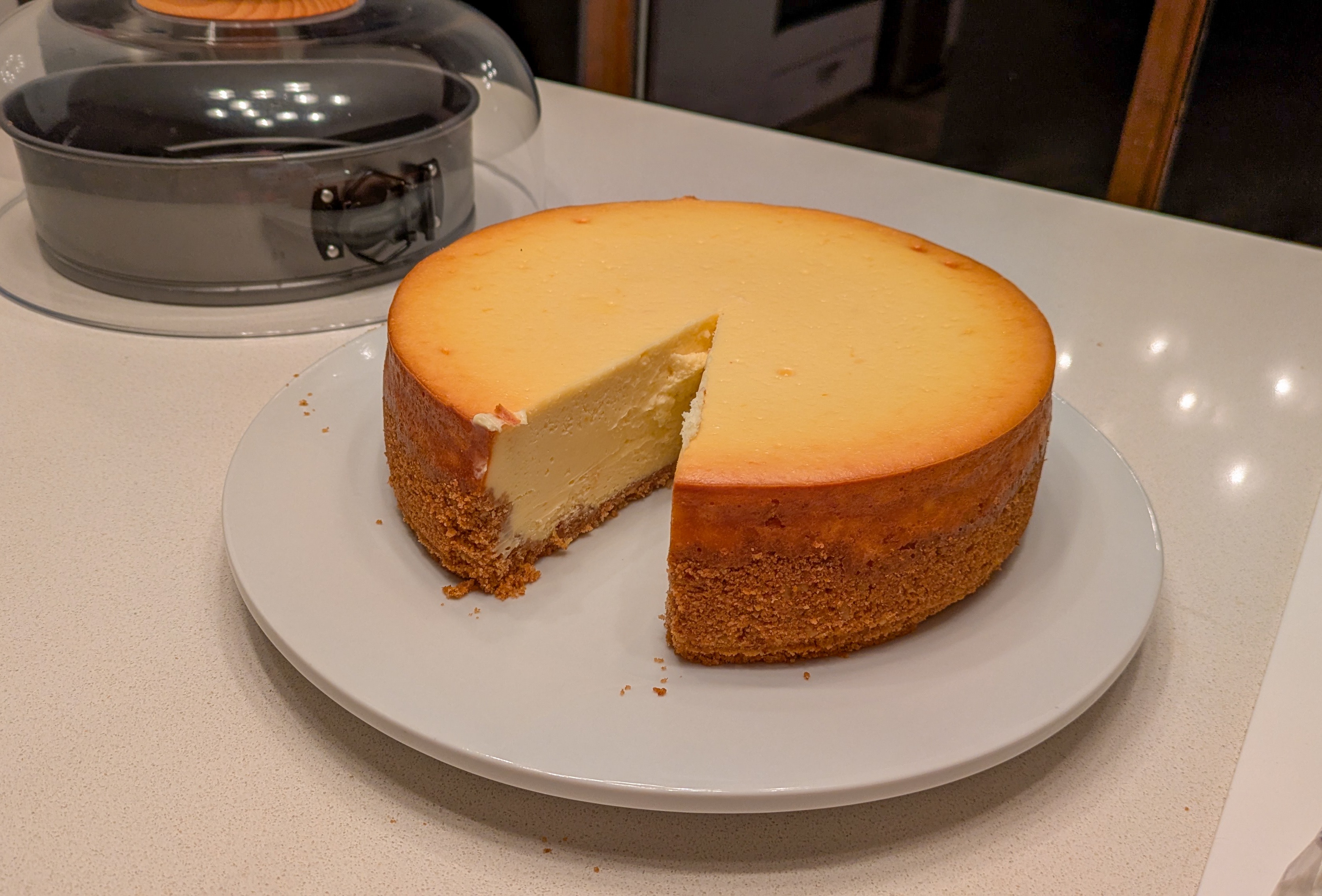 Perfect cheesecake with no cracks in sight