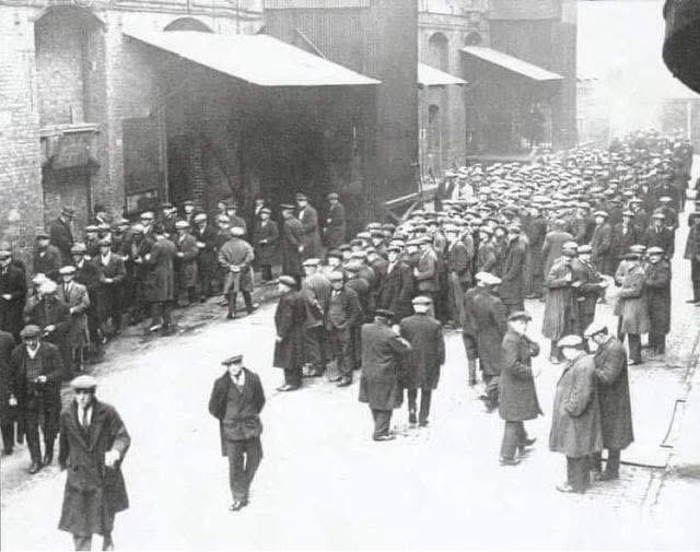 A Glimpse into History: London Dock Workers' Early Morning Struggles