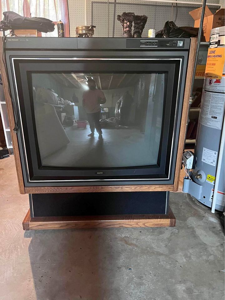 Sanyo 35" CRT TV (Model AVM355) from September '87