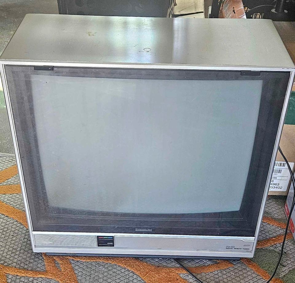 Throwback to the Classic Montgomery Ward 20" CRT TV from February '86