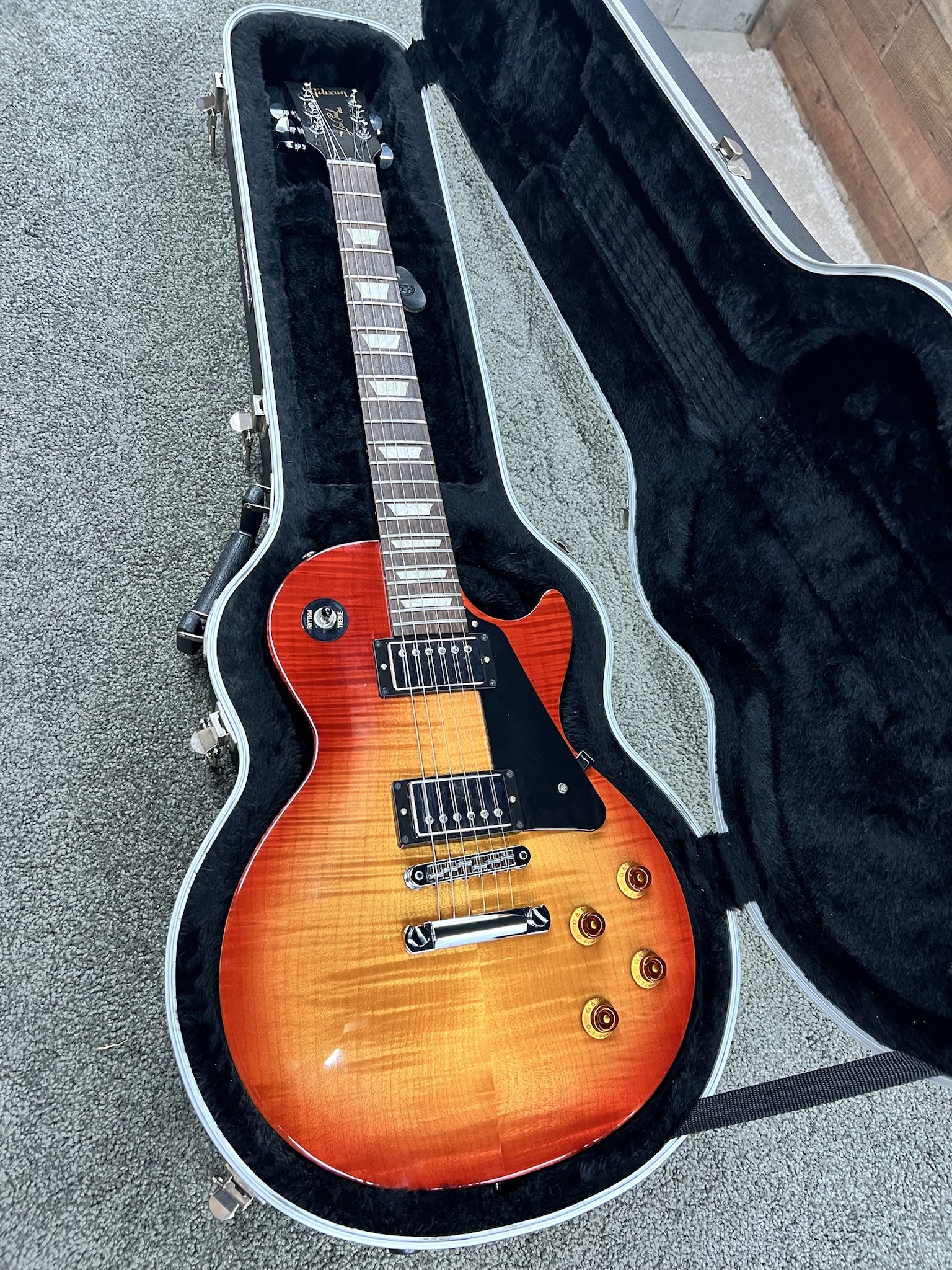 The Timeless Elegance of the 2013 Gibson Les Paul Deluxe II
