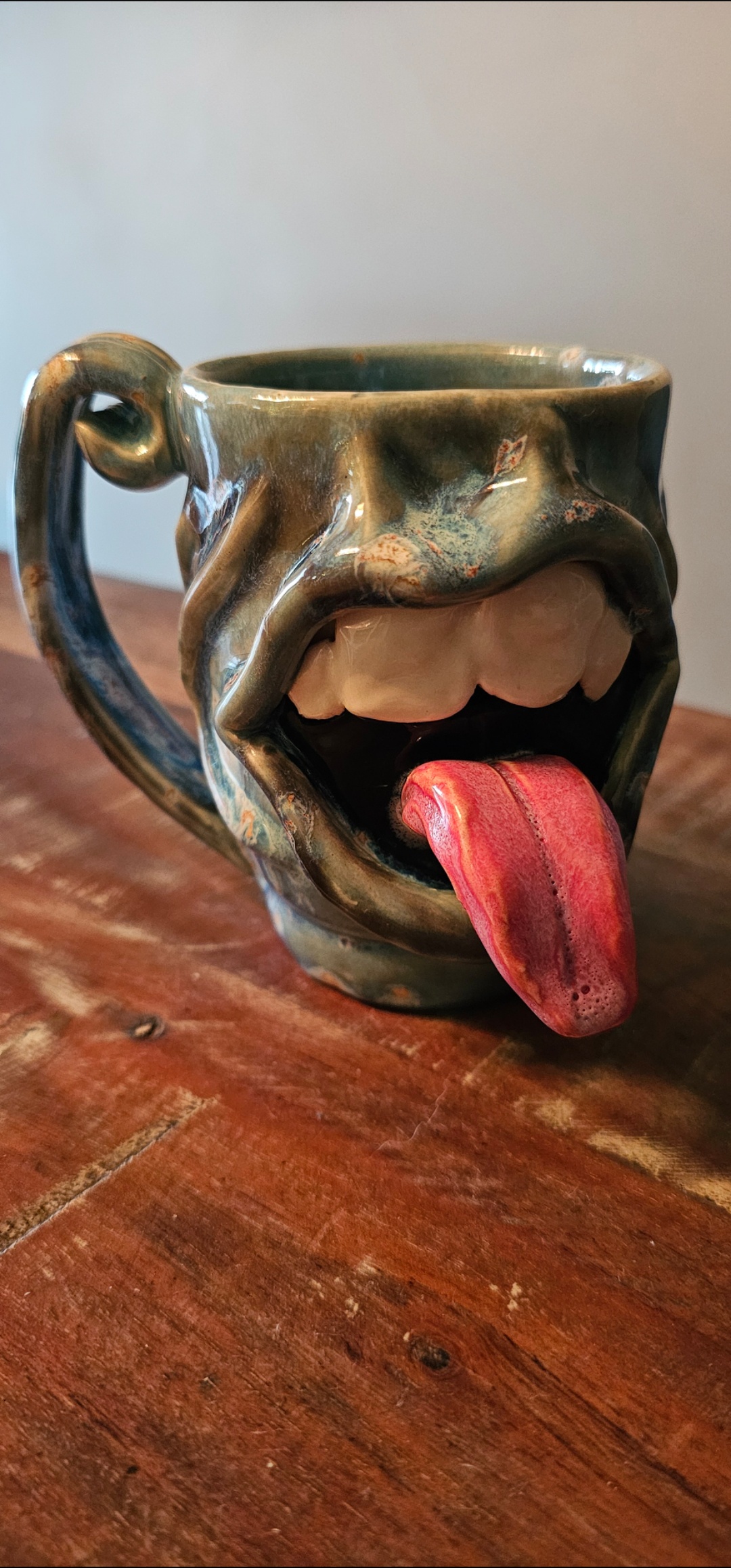 Behold the stunning ceramic artistry, meet my little buddy Wallace. Big thanks to @lindsaStar!