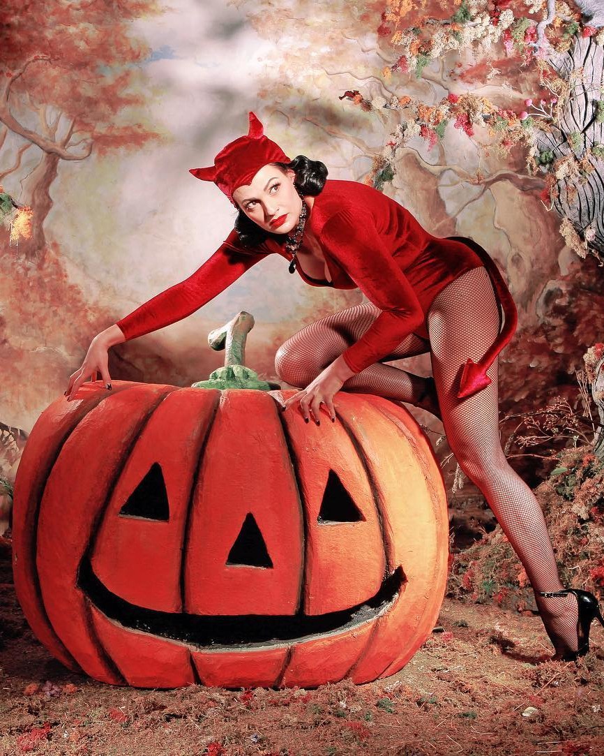 Vintage She-Devil Vibes