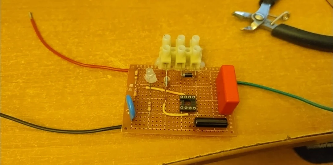 At last, I’ve managed to mount my one and only flyback driver on a board! :)