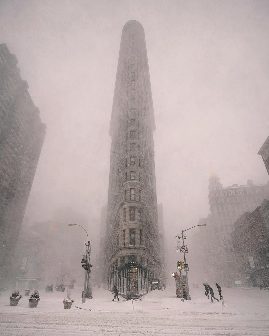 A Glimpse of History: The Iconic Flatiron Building, 1902