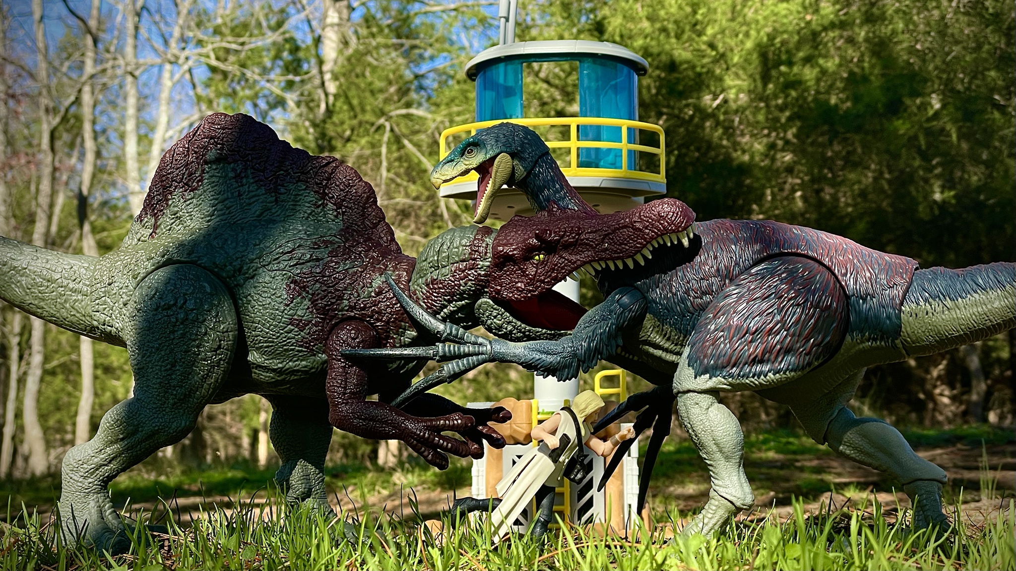 The Epic Showdown: Long Jaws vs. Long Claws