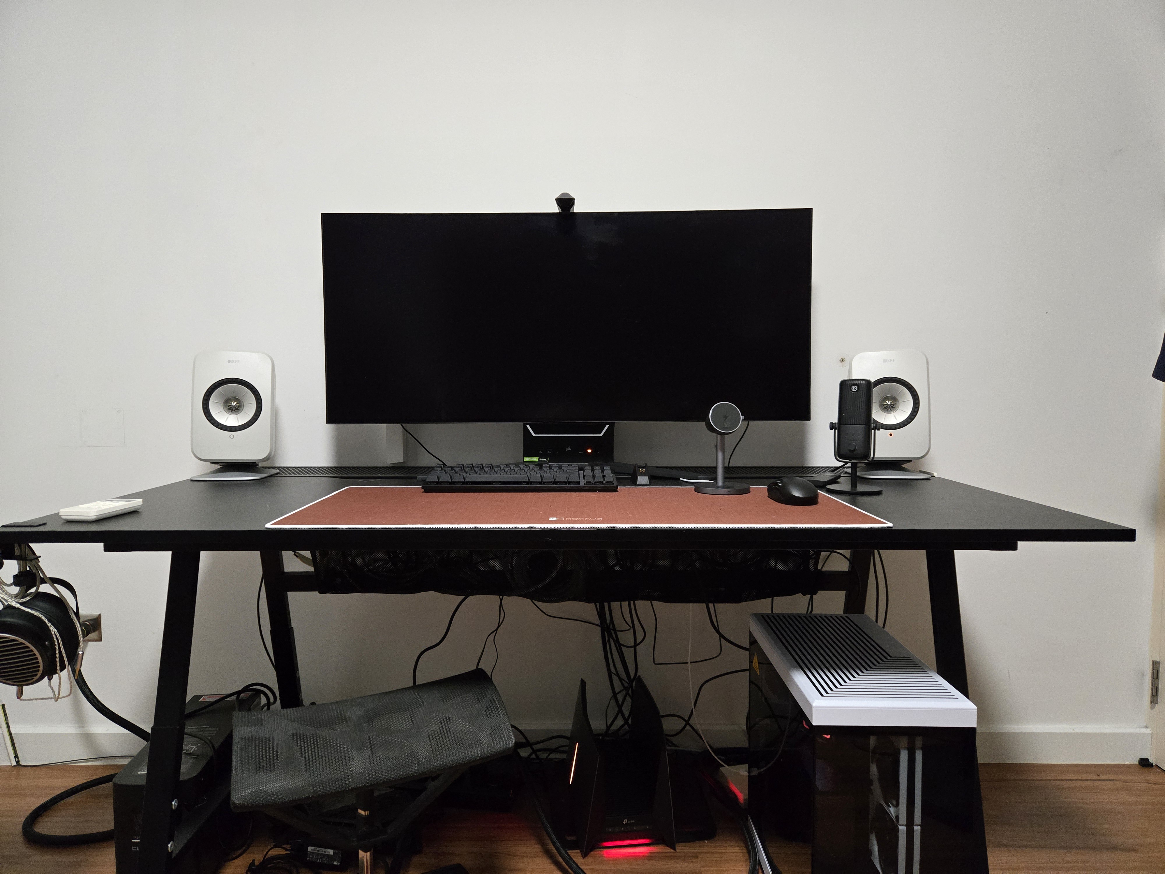 The Nostalgic Old PC Desk: A Blast from the Past