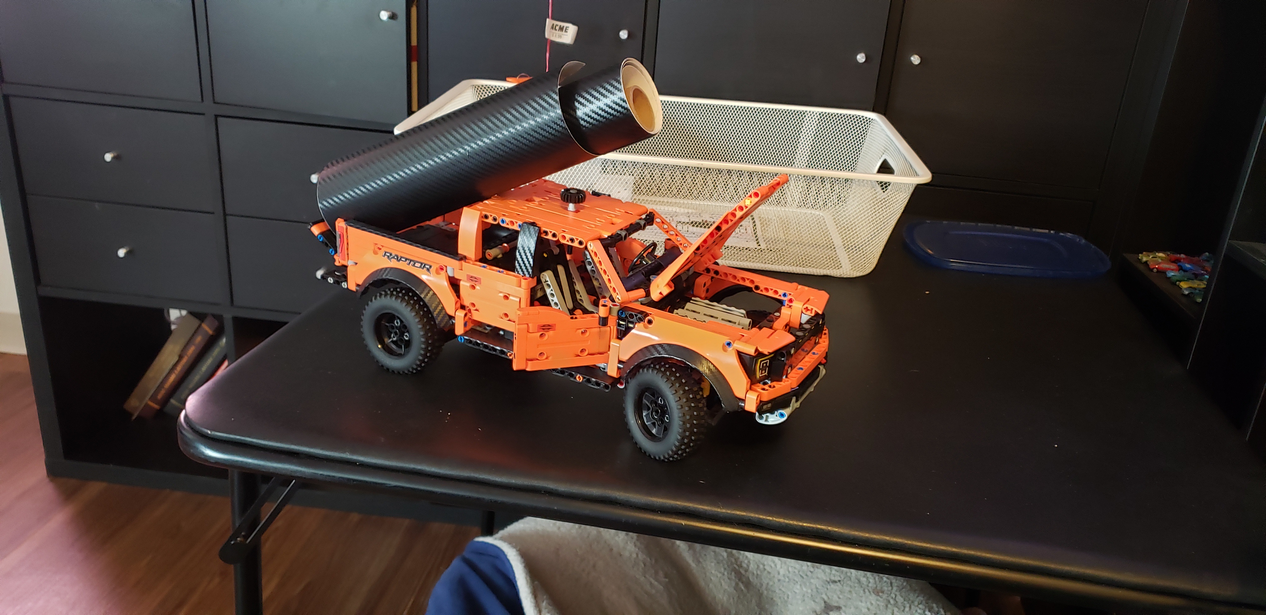 Introducing the LEGO Technic Ford-150 Raptor with a Sleek Carbon Fiber Finish