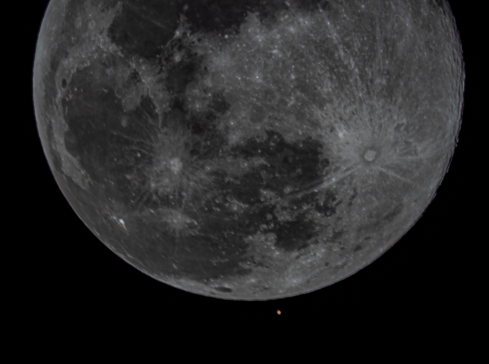 Stunning Images of Mars and Moon Occultation