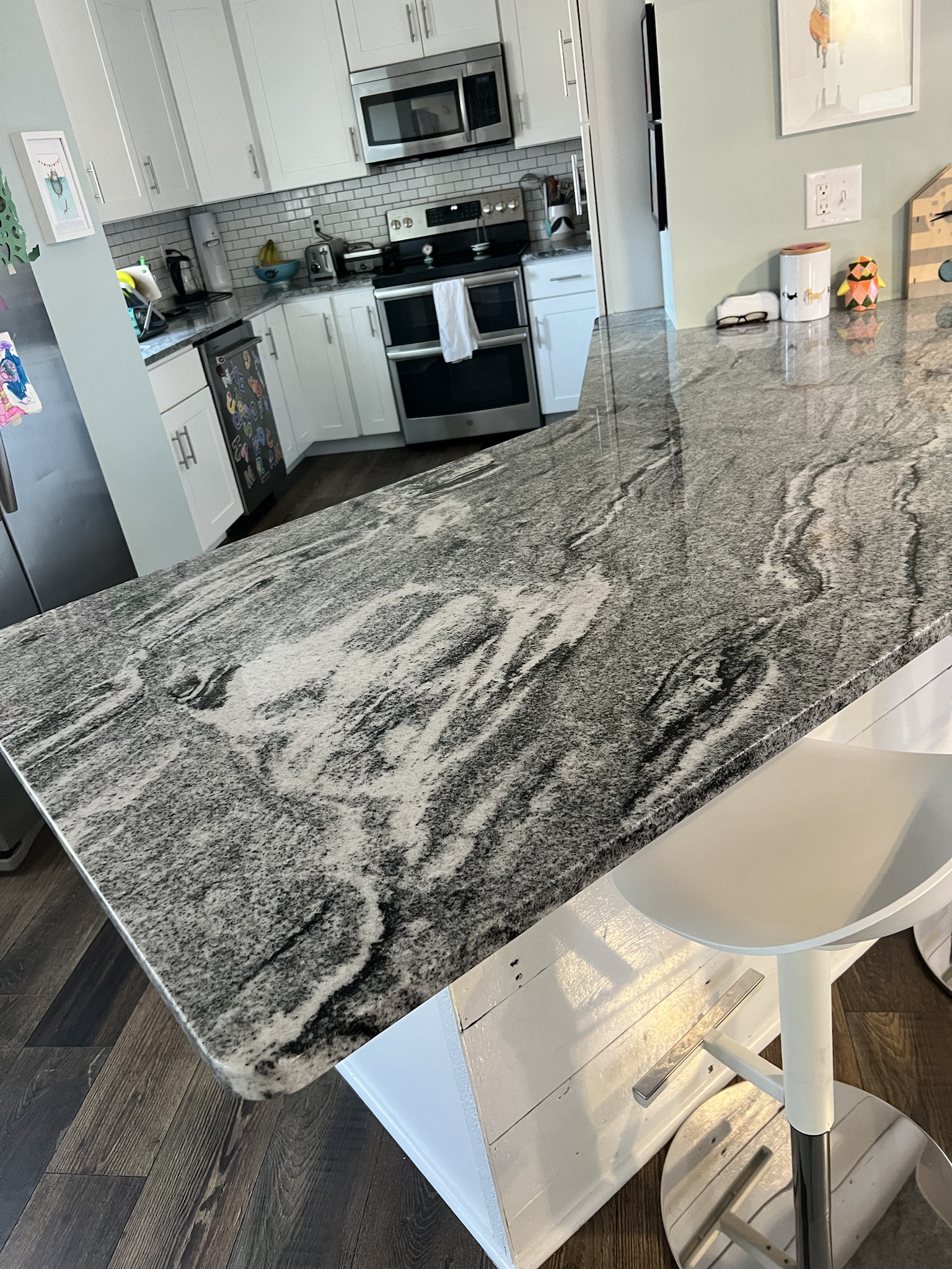 Choosing Between Granite and Quartz: The Ultimate Debate