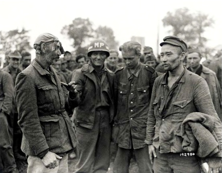 American soldiers with prisoners, August 20, 1944