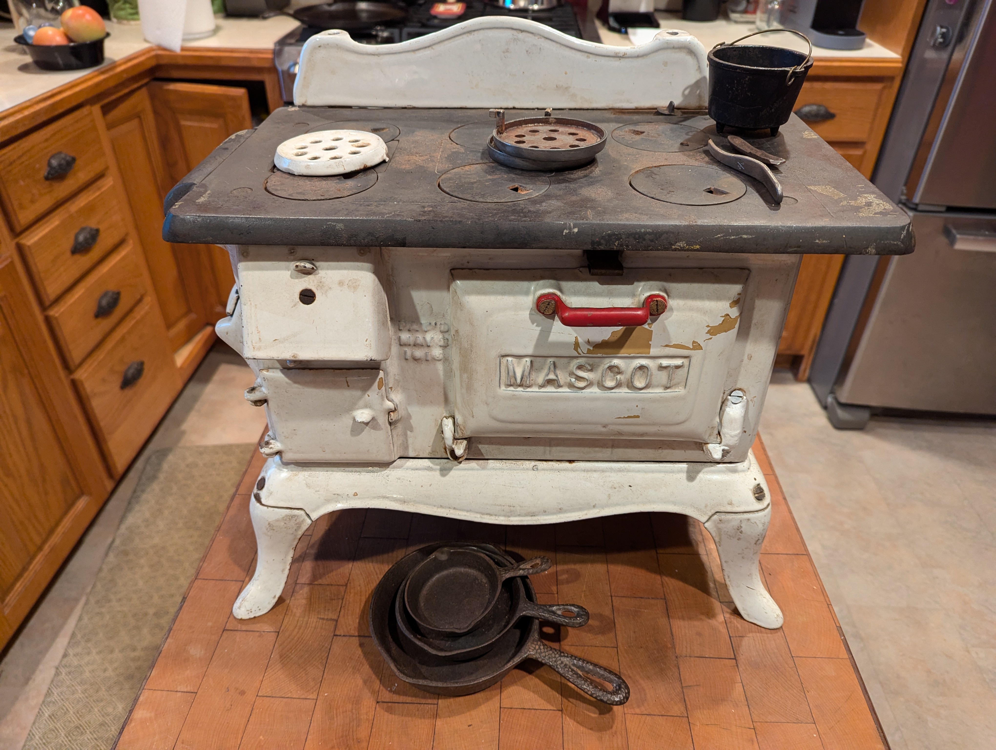 Adorable Mascot Toy Stove: A Nostalgic Blast from the Past