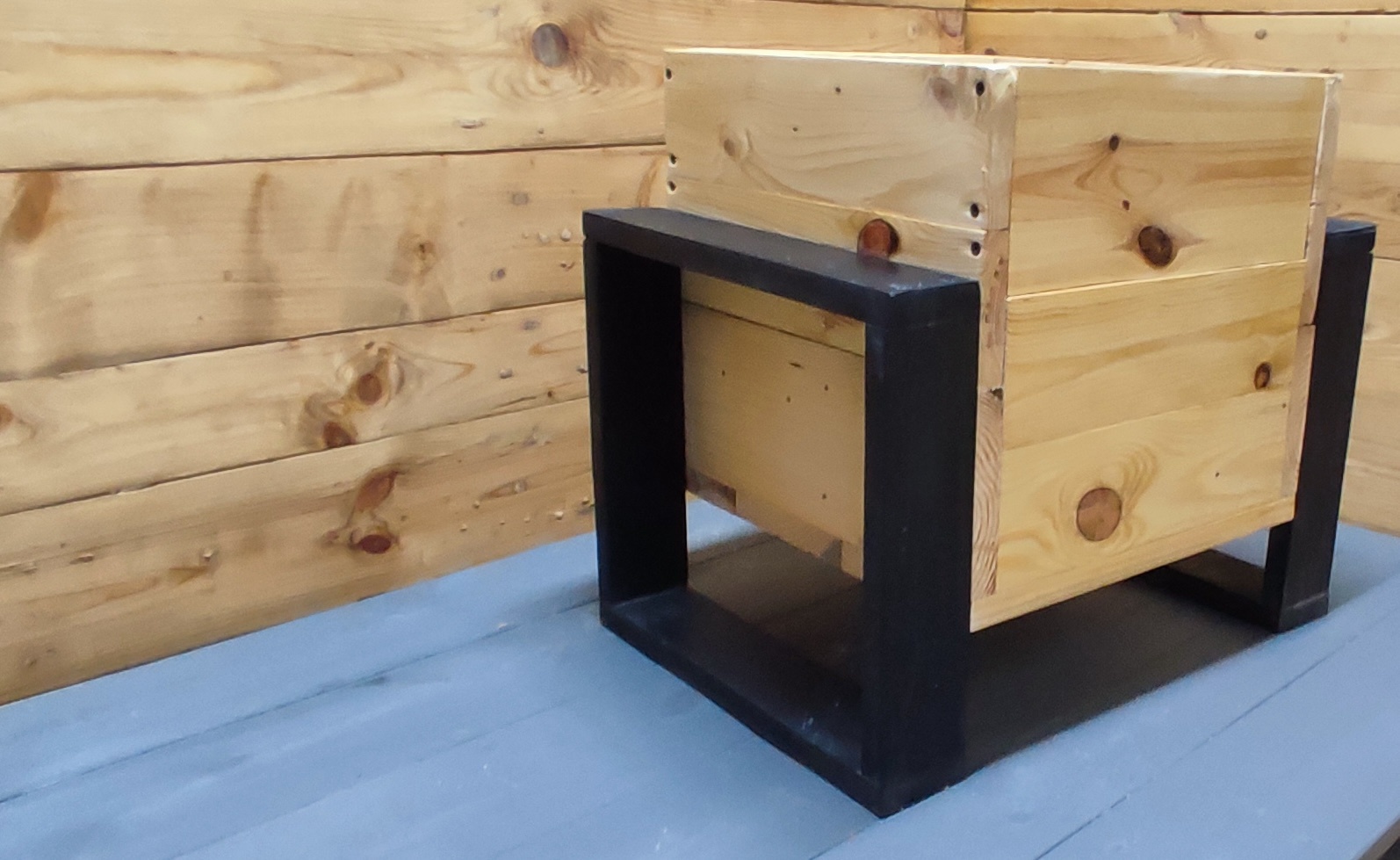 Transform your outdoor space with this modern patio garden planter pot
