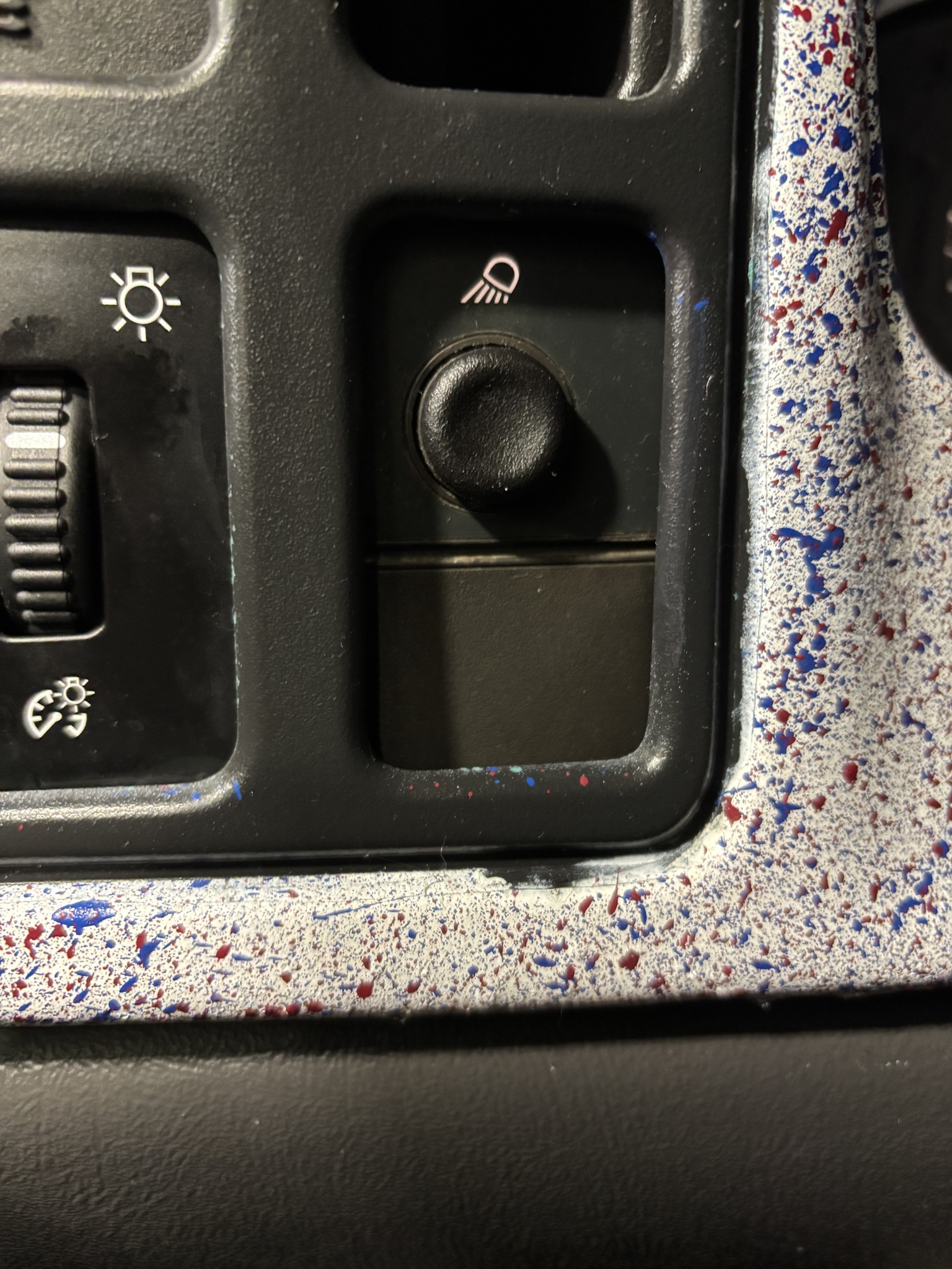 This isn’t the under-hood dome lamp, so what’s this mysterious button for?
