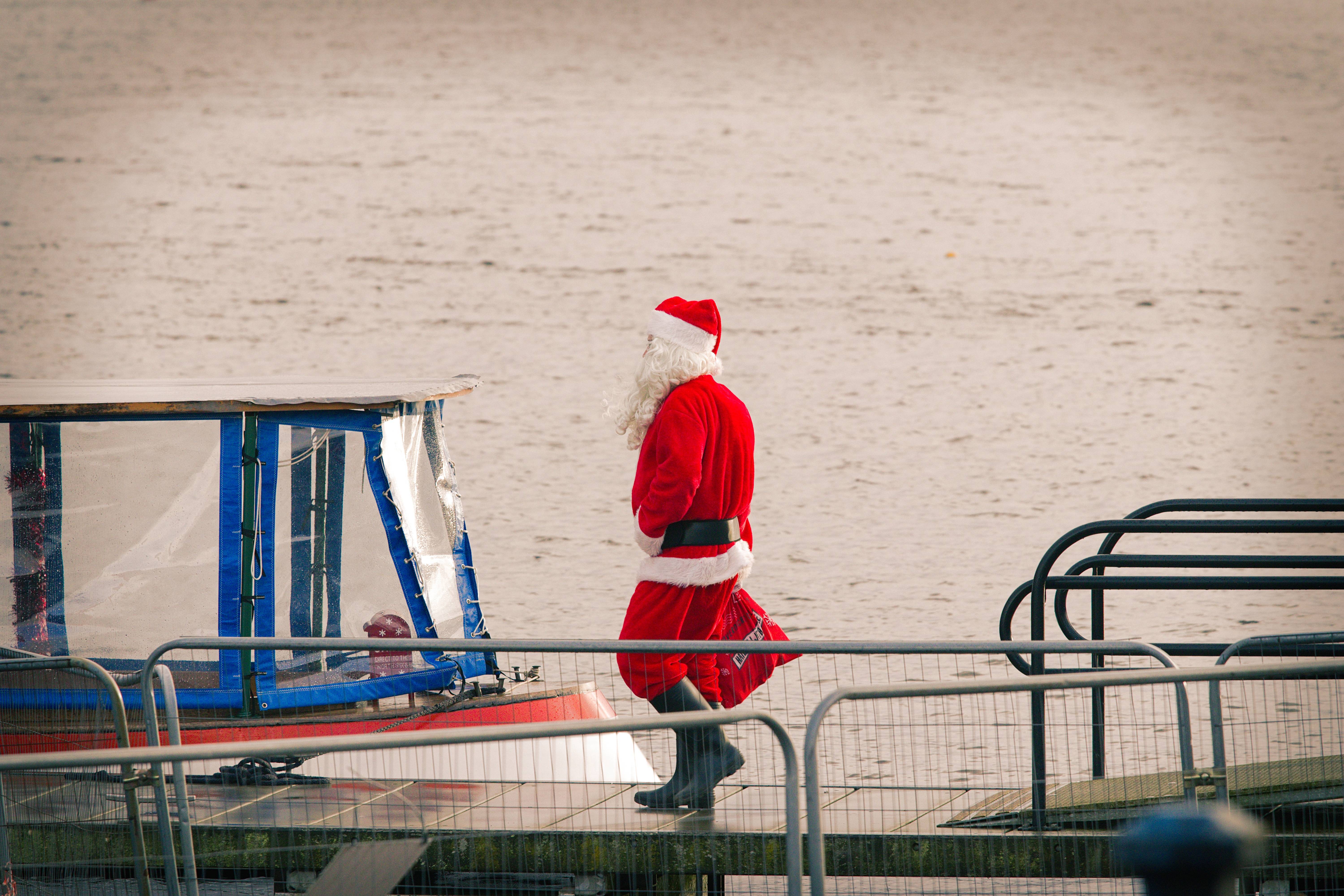 Santa Spotted at Hollingworth Lake – Holiday Magic in Action!