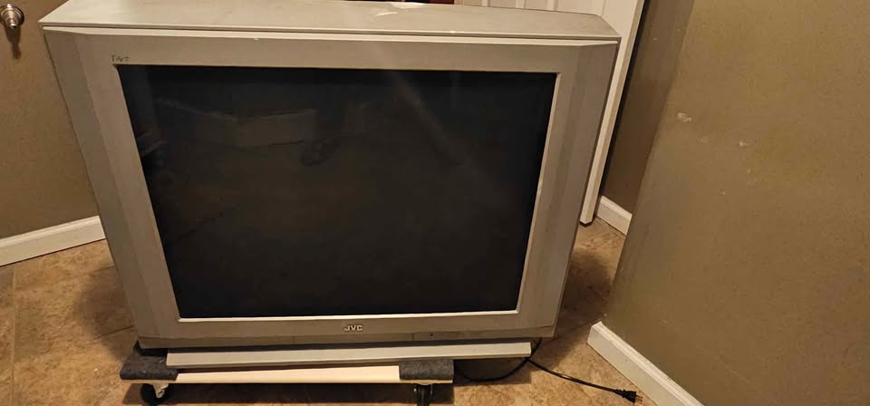 Throwback to the JVC 36" CRT TV from November 2002!