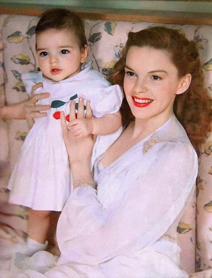 A nostalgic moment: Judy Garland with her daughter Liza Minnelli in 1947