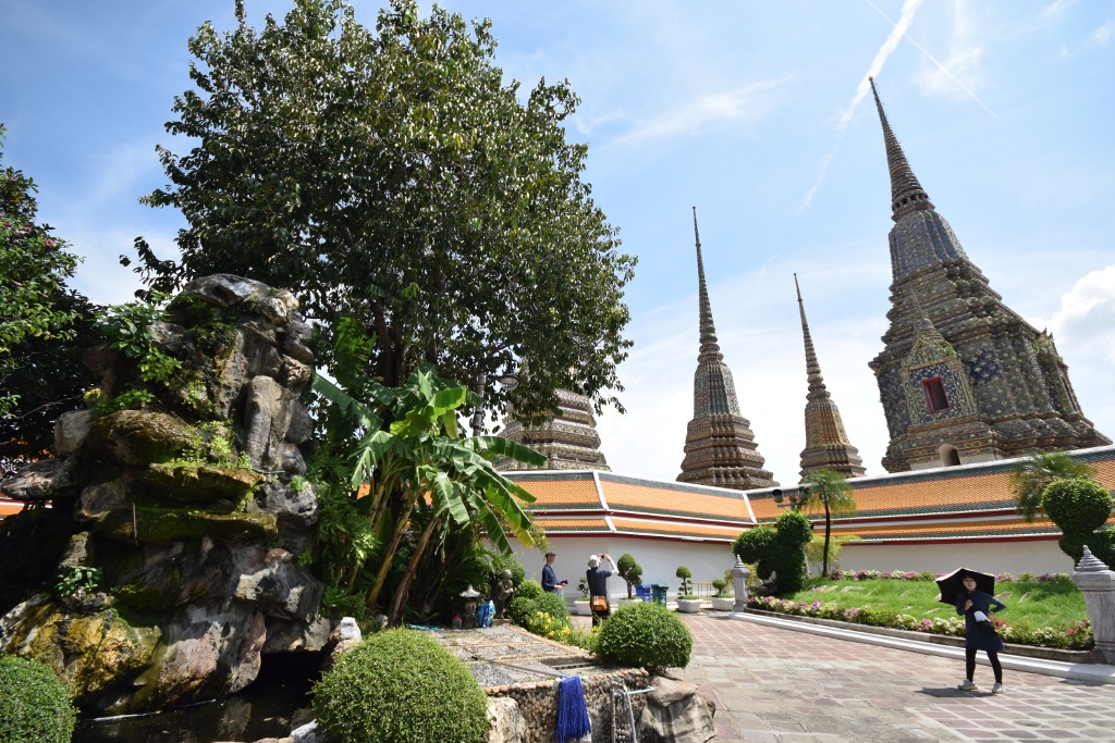 Exploring the Majestic Wat Phra Chetuphon in Thailand