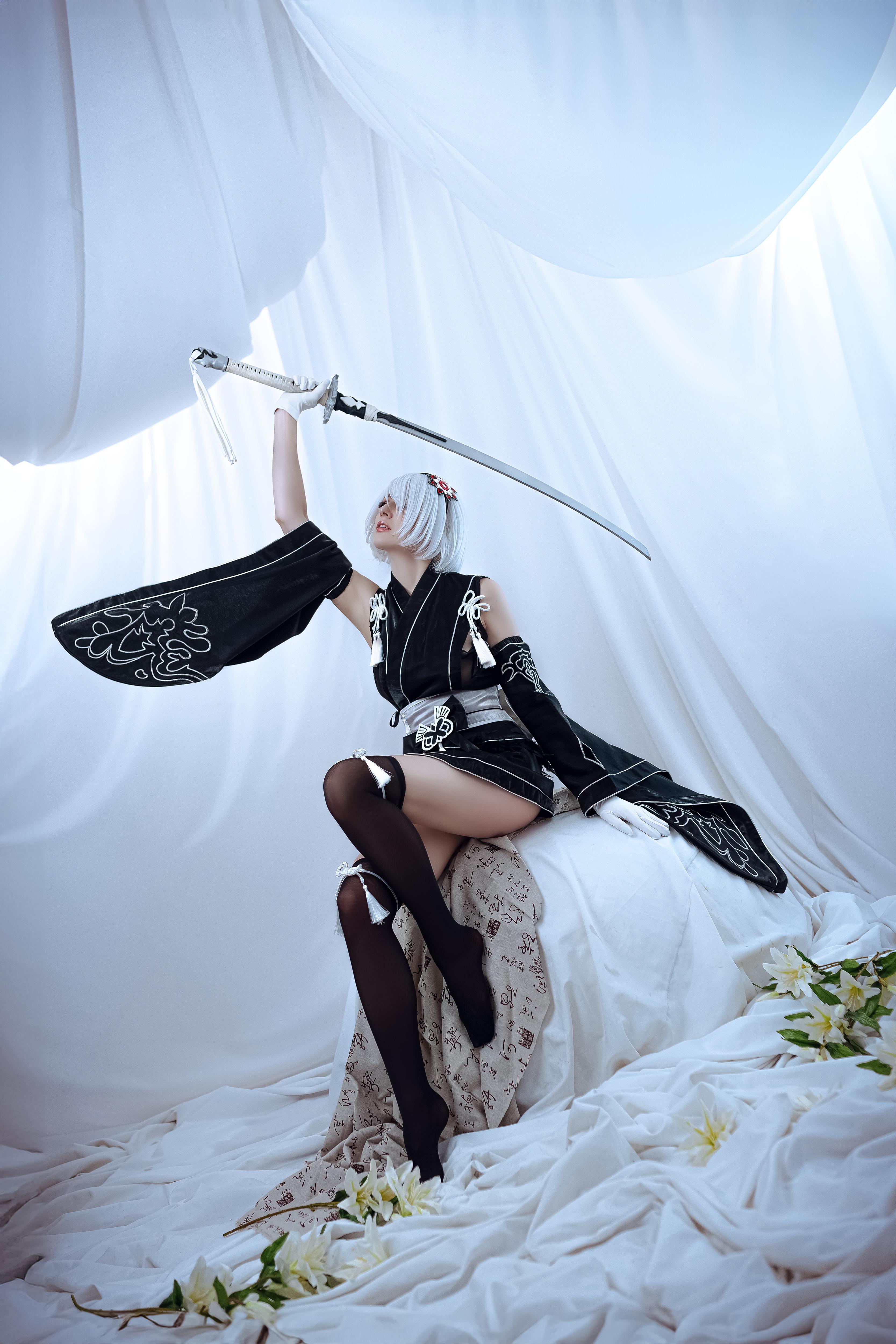 Stunning 2B Kimono Cosplay