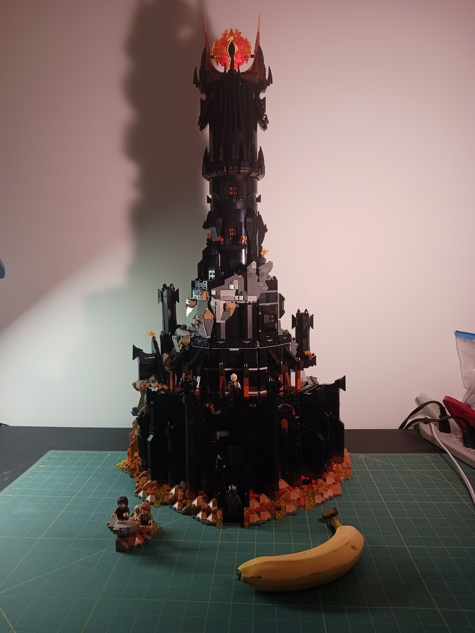 Completing the Epic Barad-Dur Lego Set #10333: A Banana for Scale