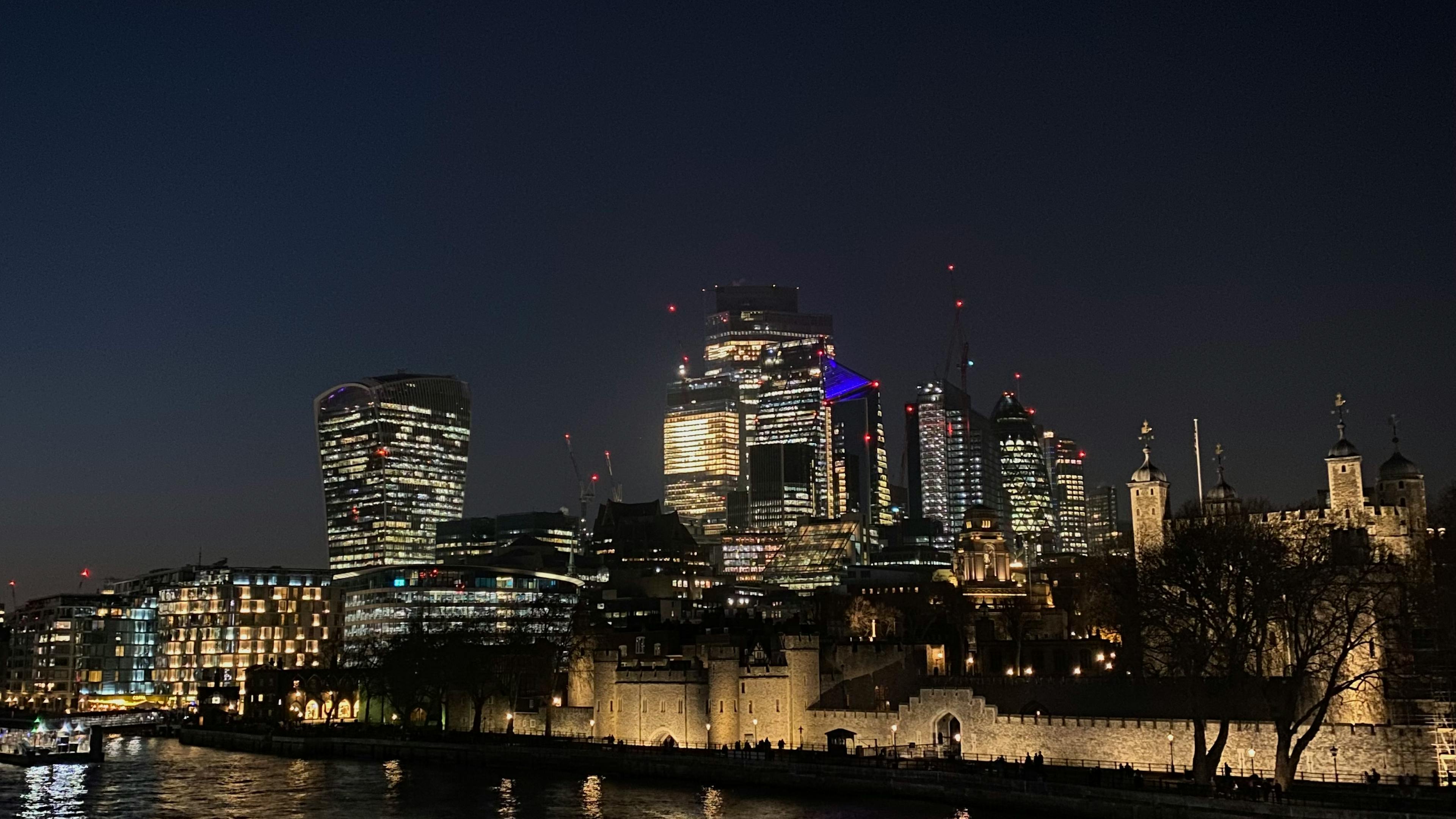 Captivating London Nightscape: A City That Never Sleeps