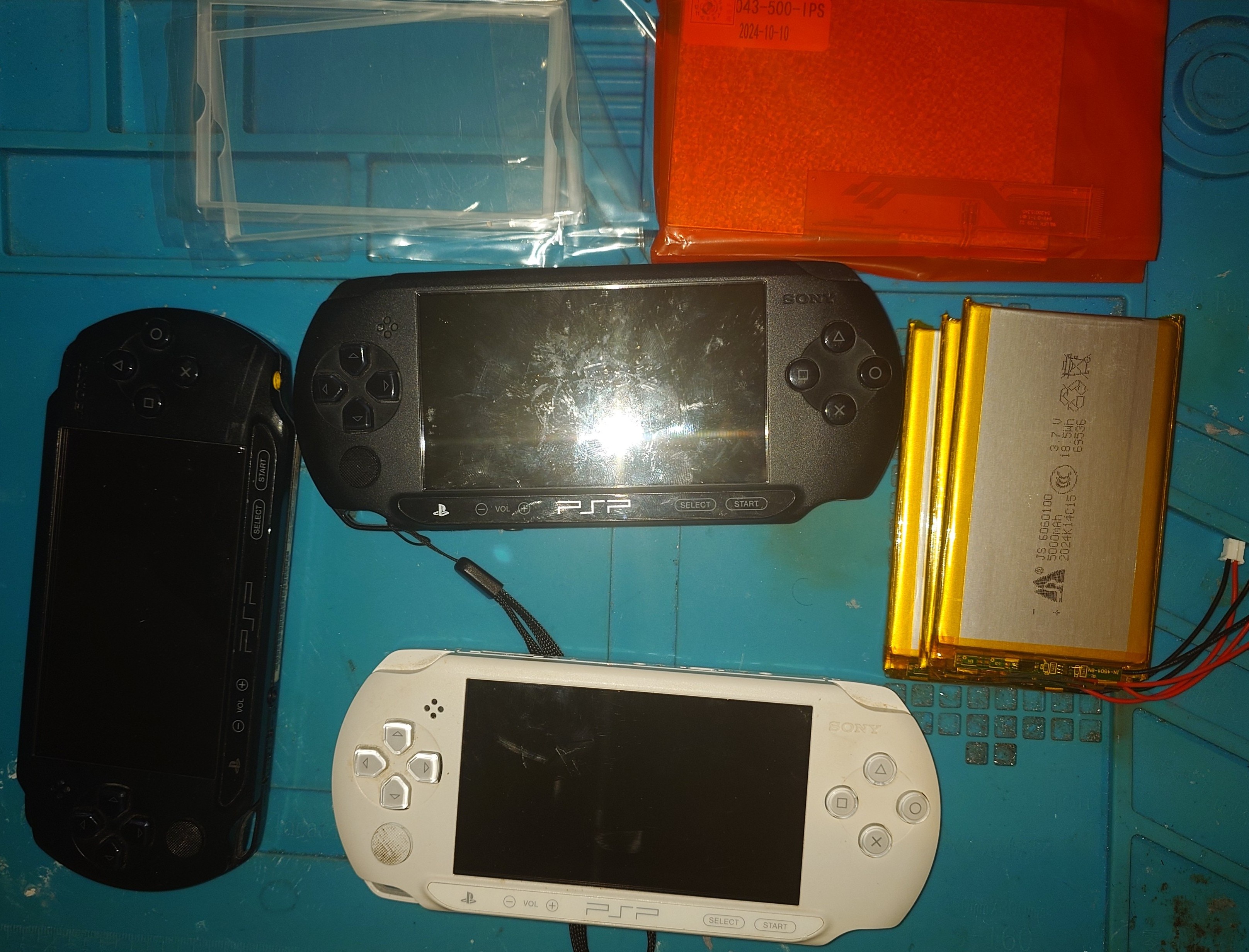 Revamping and customizing three PSP Streets (E1000's) with powerful 5000mAh batteries and IPS screens.